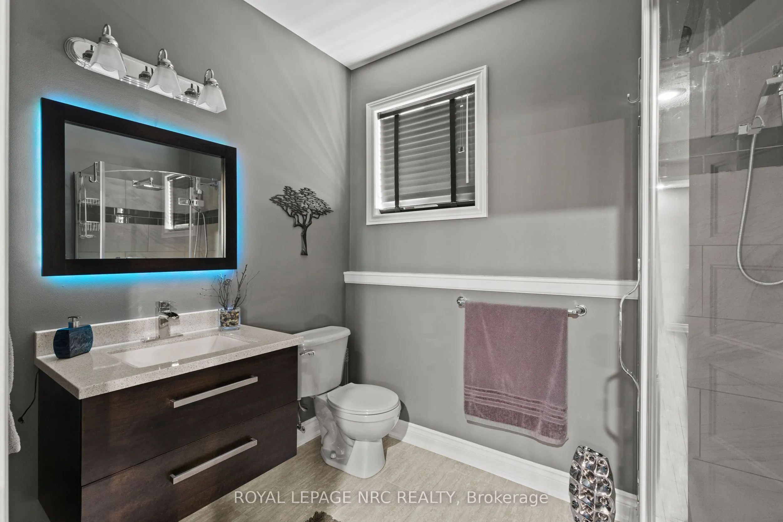 7395 Lakewood Crescent