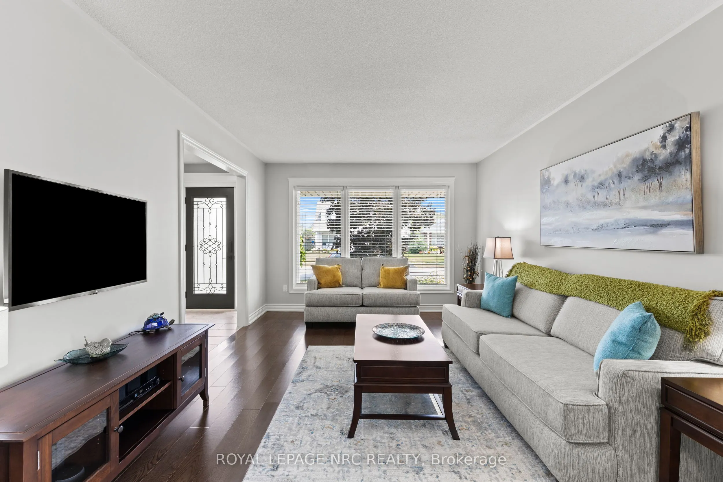 7395 Lakewood Crescent