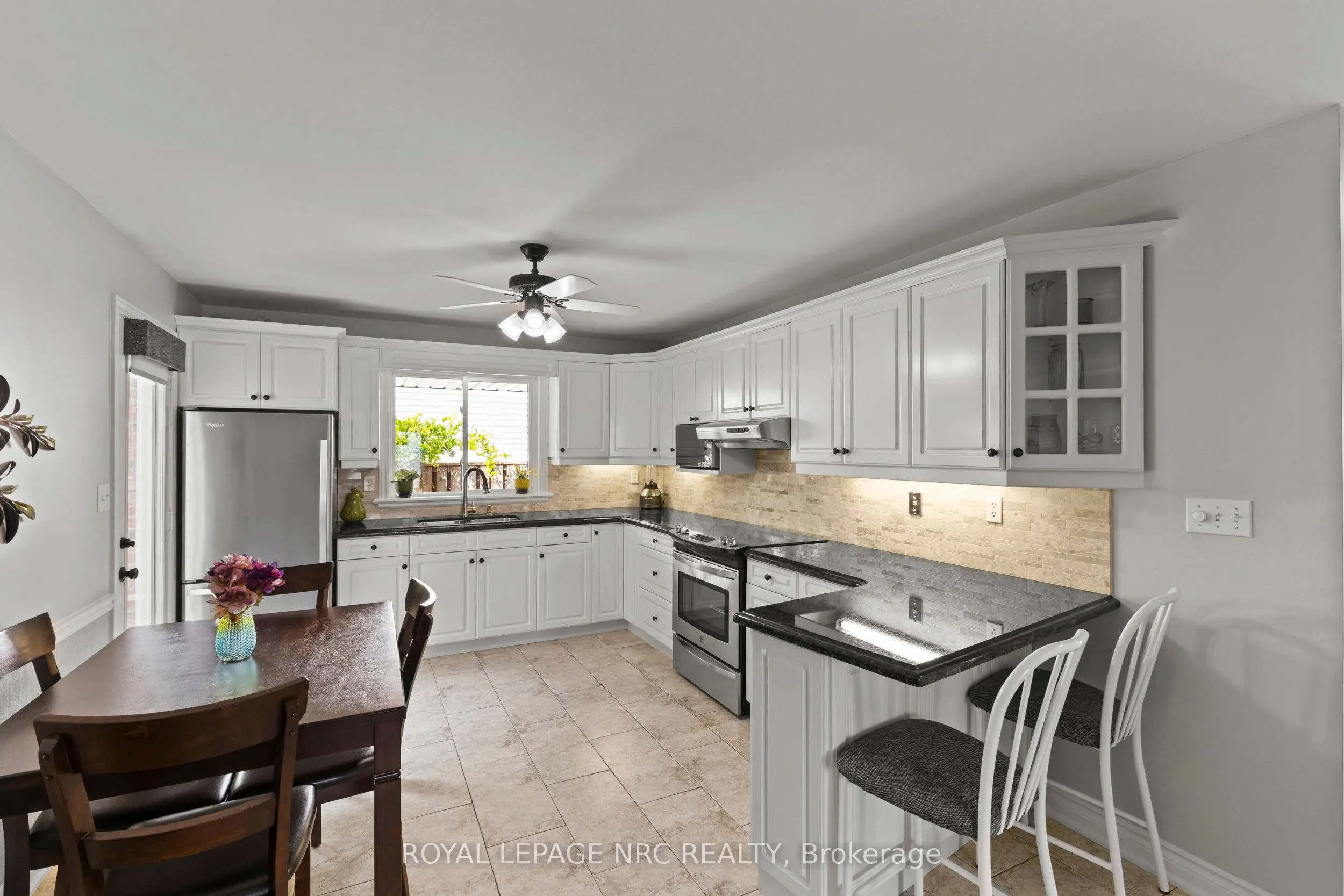 7395 Lakewood Crescent