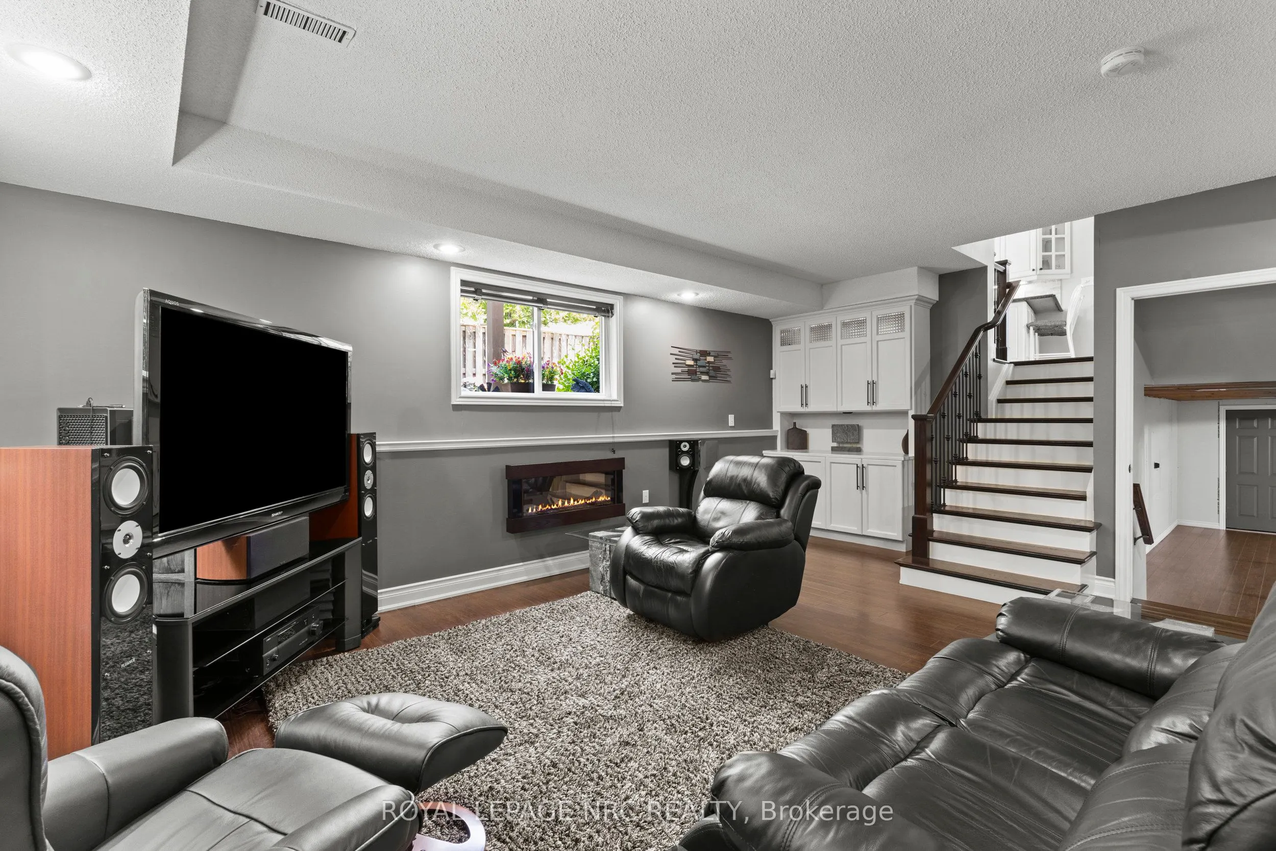 7395 Lakewood Crescent