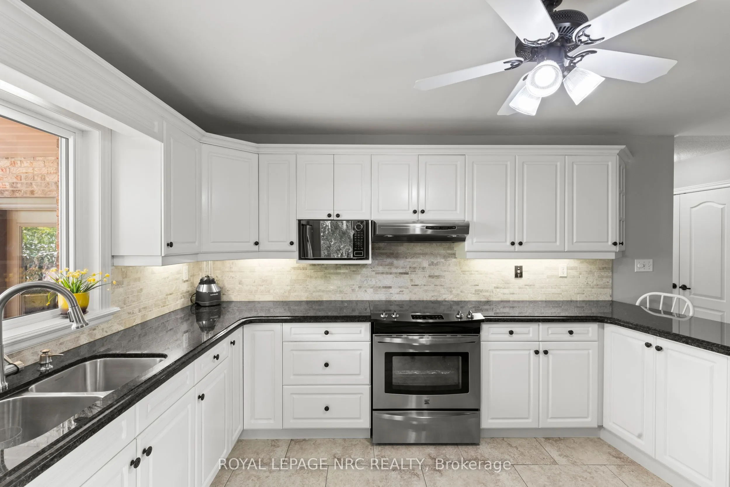 7395 Lakewood Crescent
