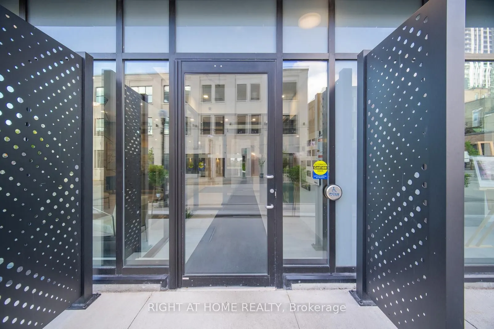 60 Charles Street W, #1804