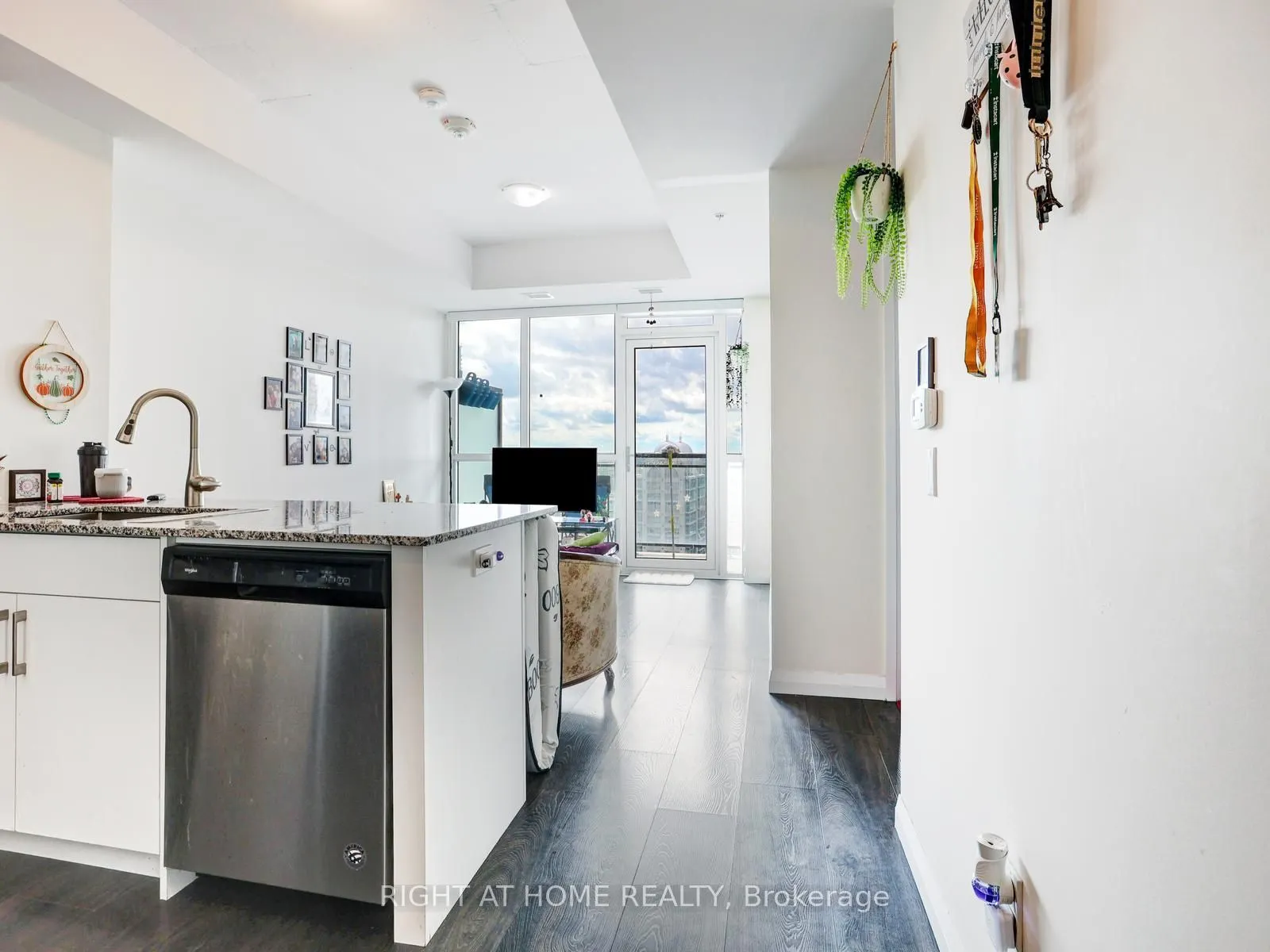 60 Charles Street W, #1804