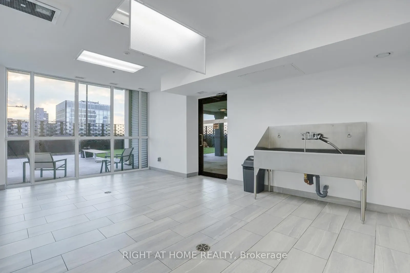 60 Charles Street W, #1804