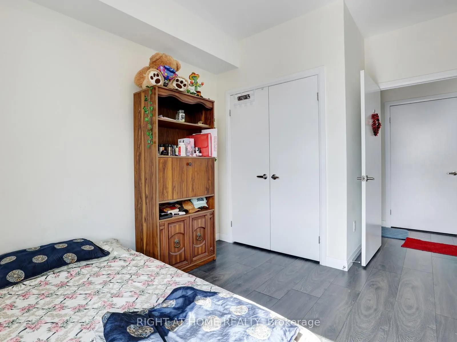 60 Charles Street W, #1804