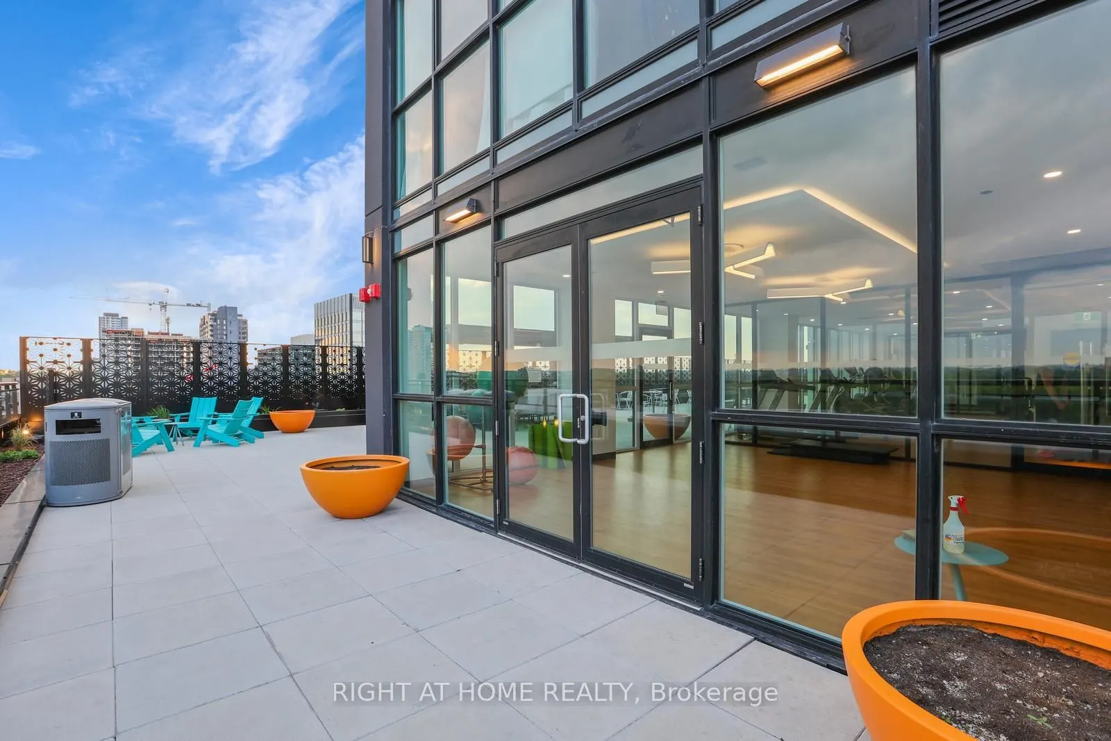 60 Charles Street W, #1804