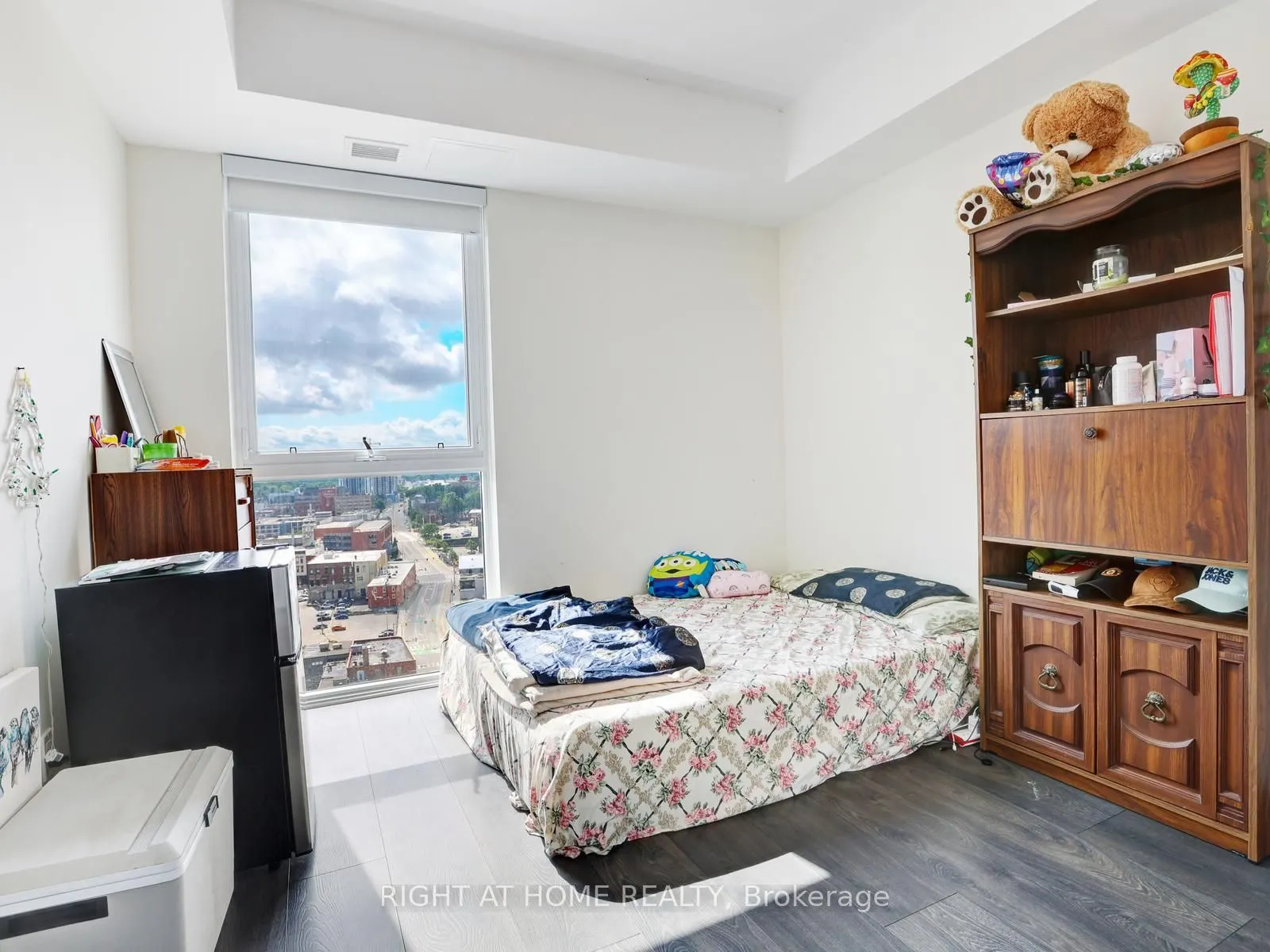 60 Charles Street W, #1804