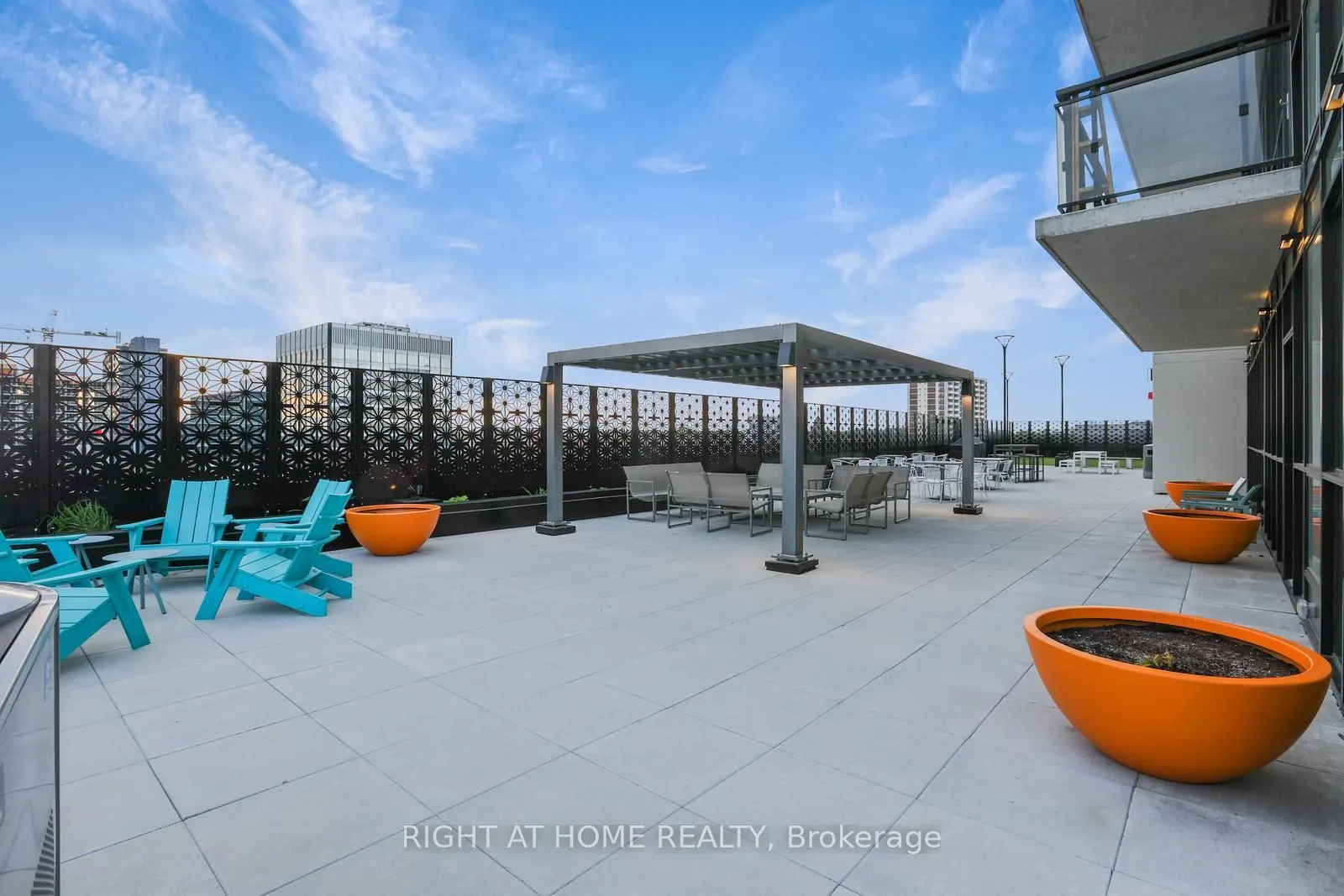 60 Charles Street W, #1804