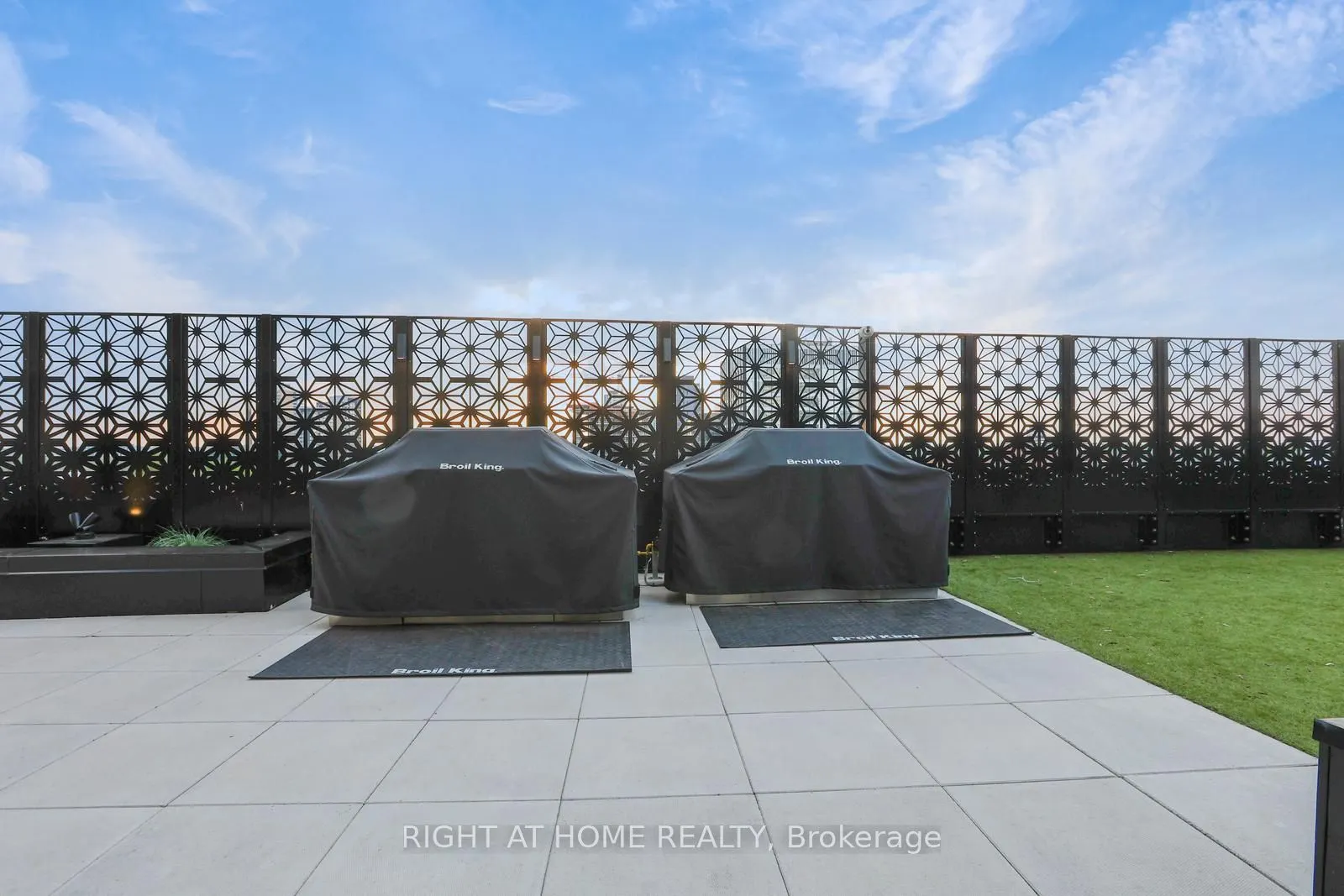 60 Charles Street W, #1804