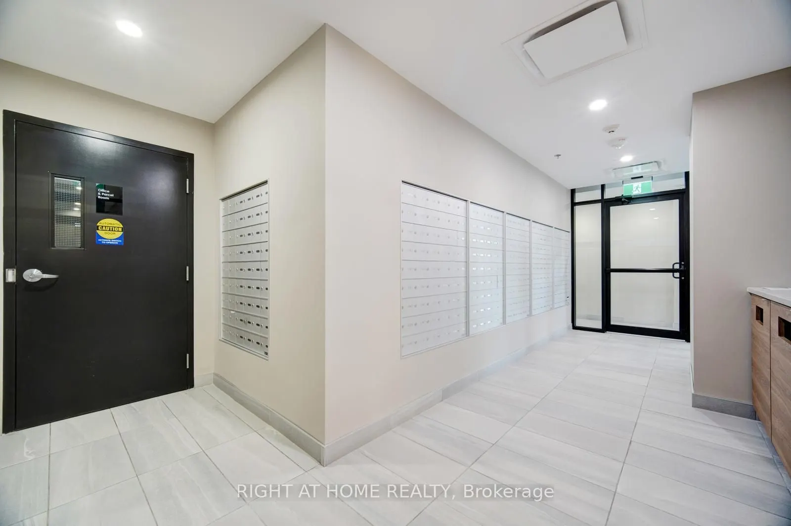 60 Charles Street W, #1804