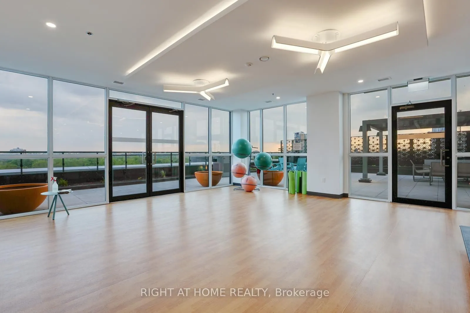 60 Charles Street W, #1804