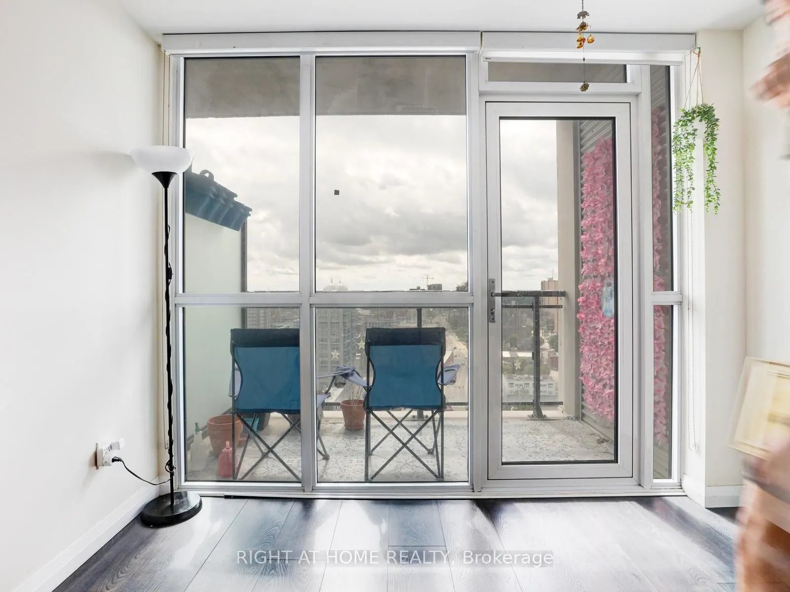 60 Charles Street W, #1804