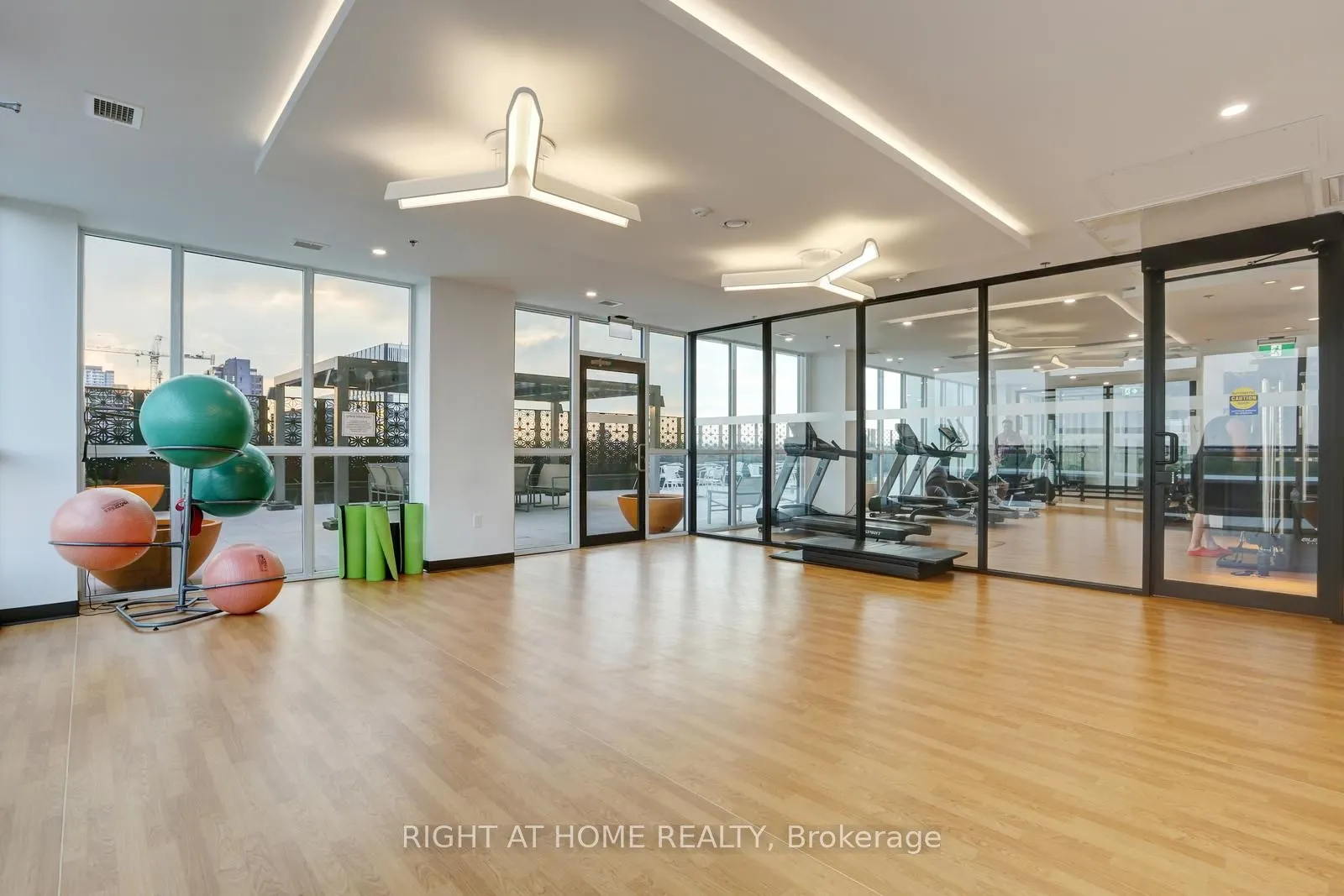 60 Charles Street W, #1804