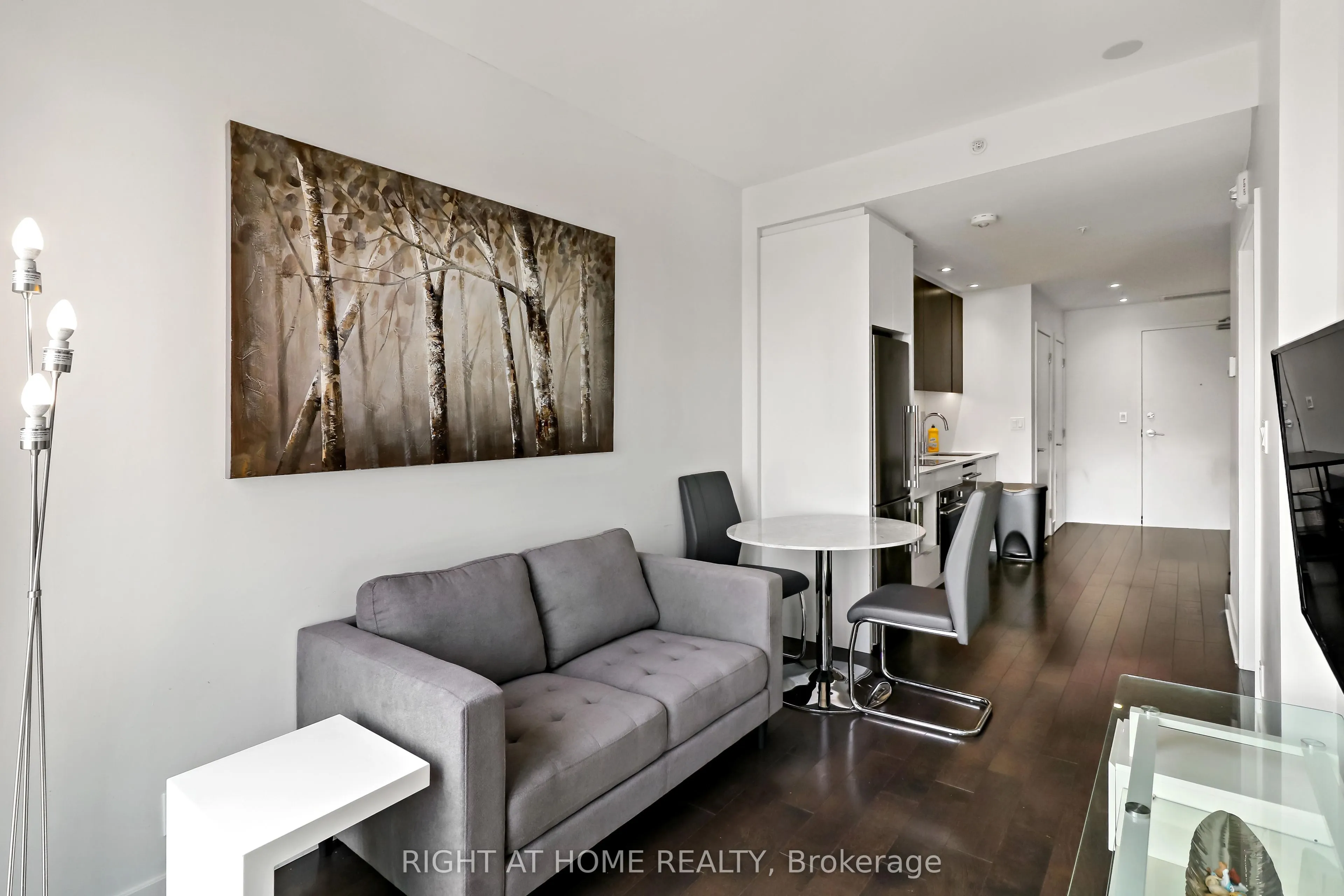 20 DALY Avenue, #2102