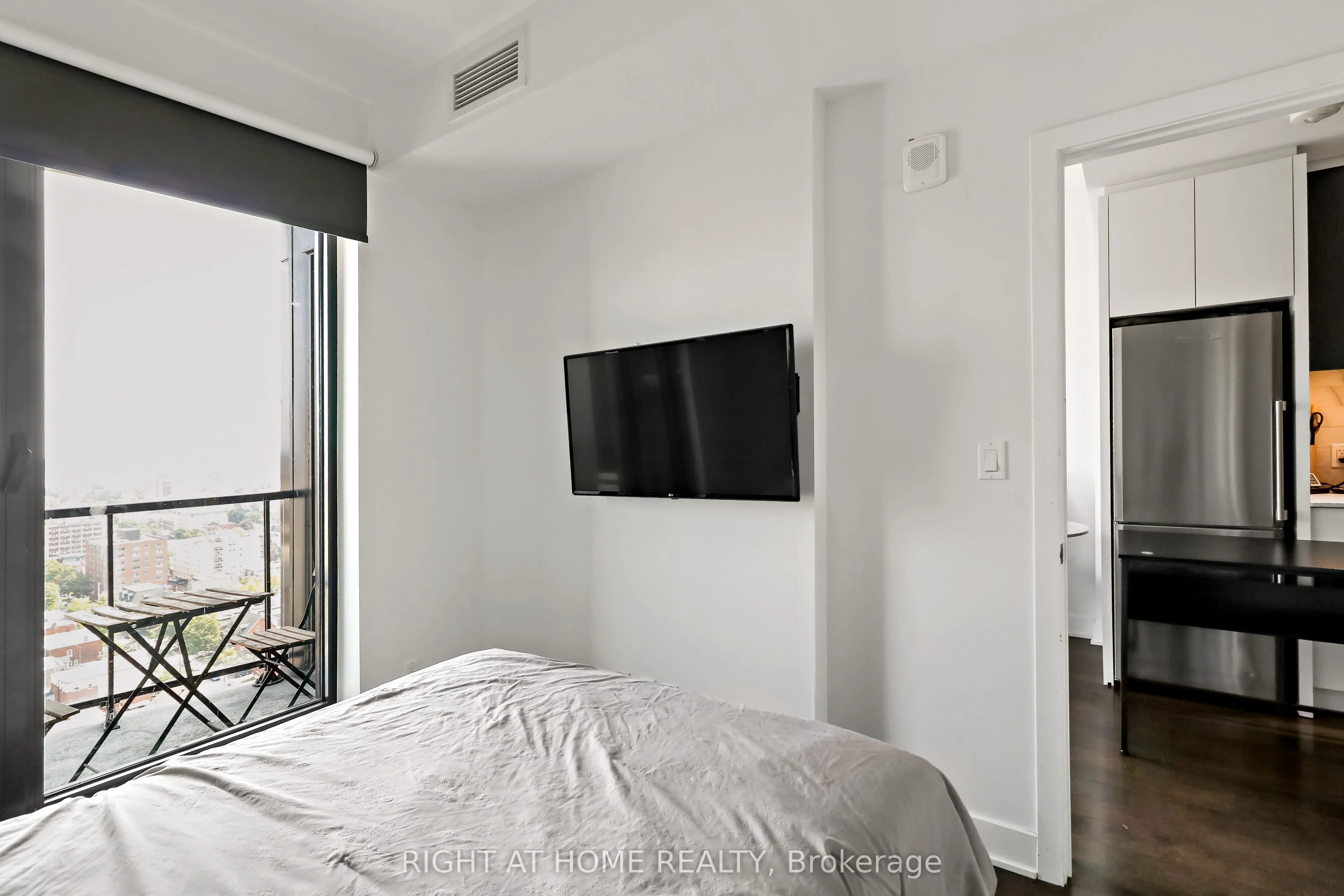 20 DALY Avenue, #2102