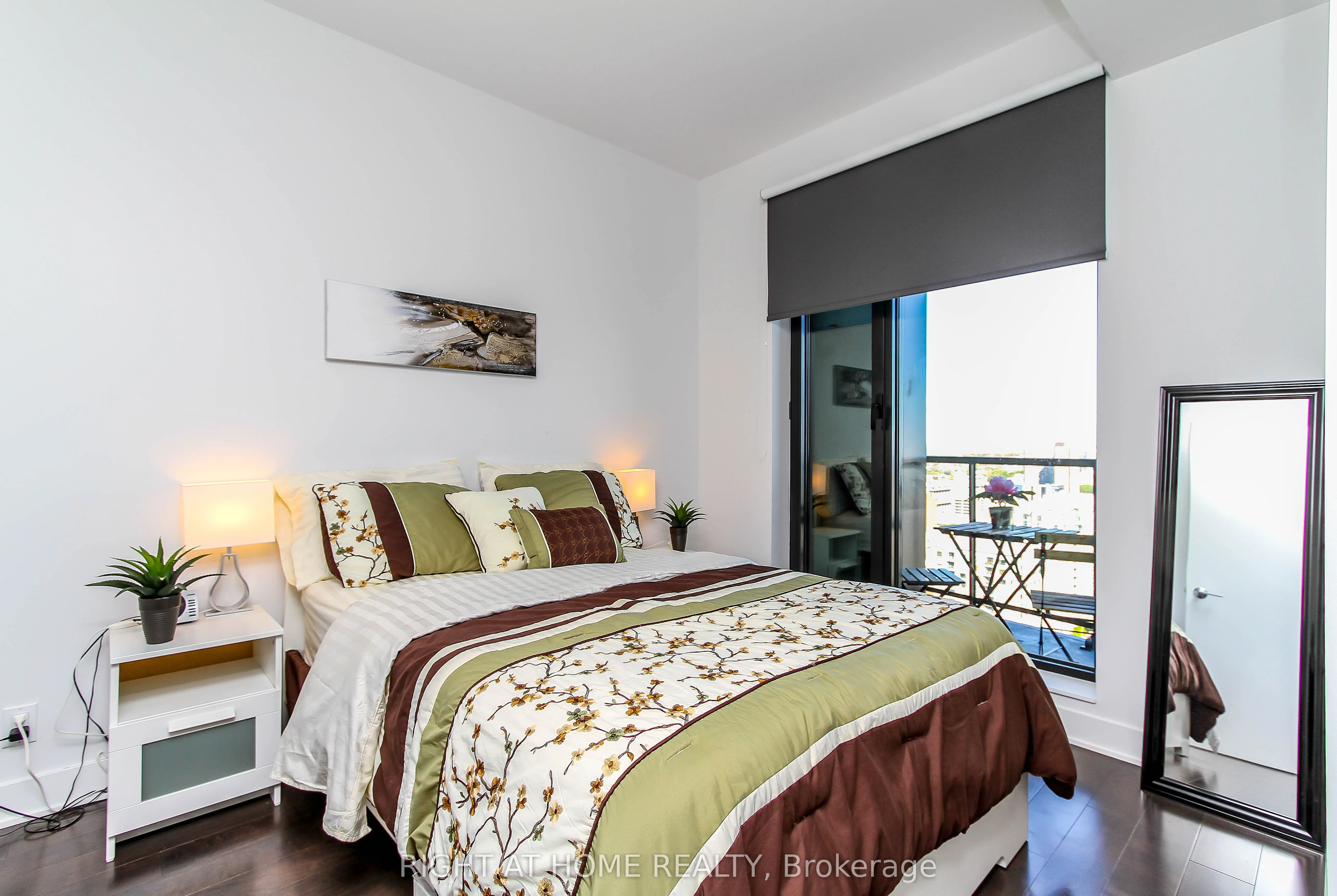20 DALY Avenue, #2102