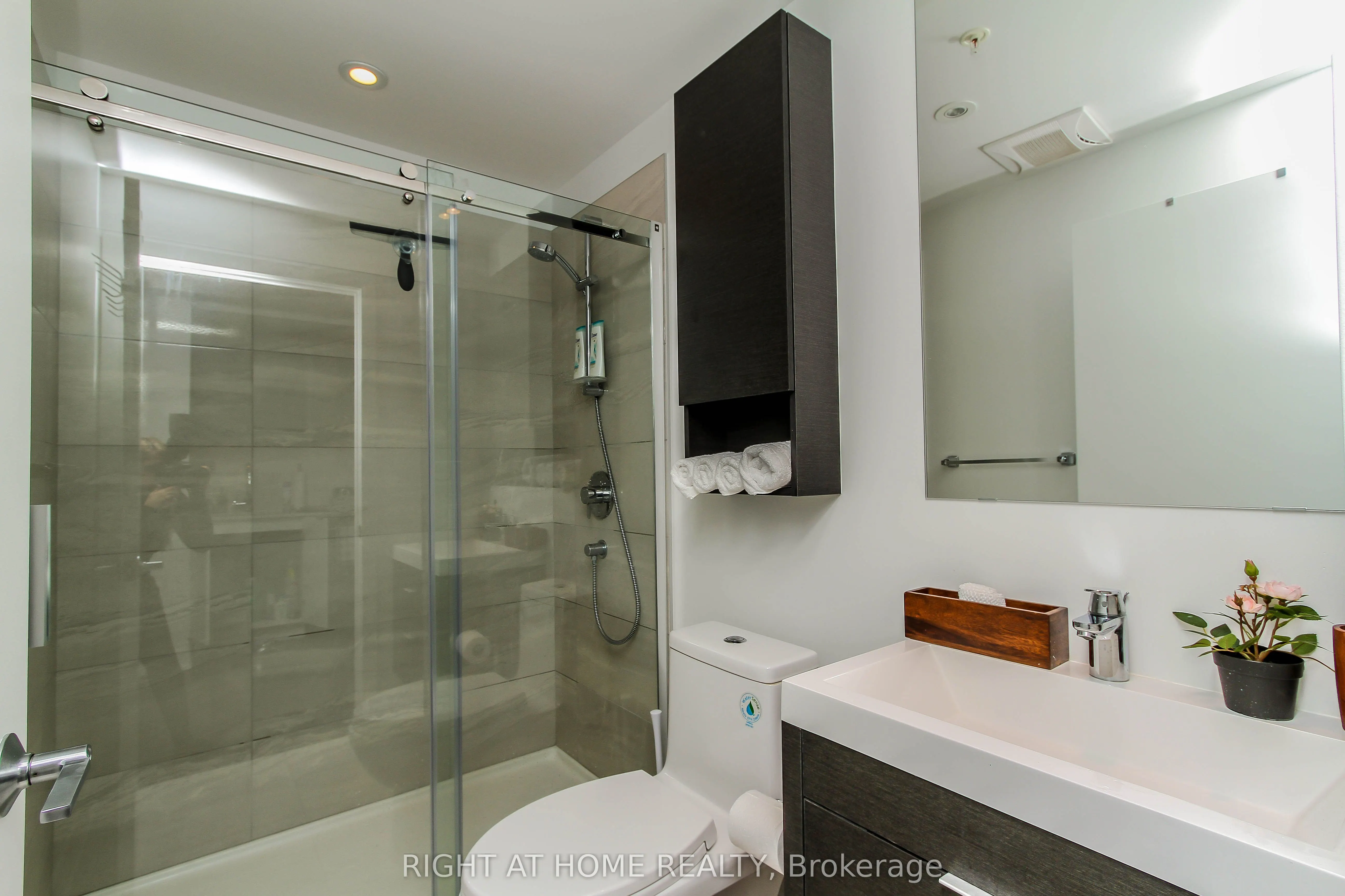 20 DALY Avenue, #2102