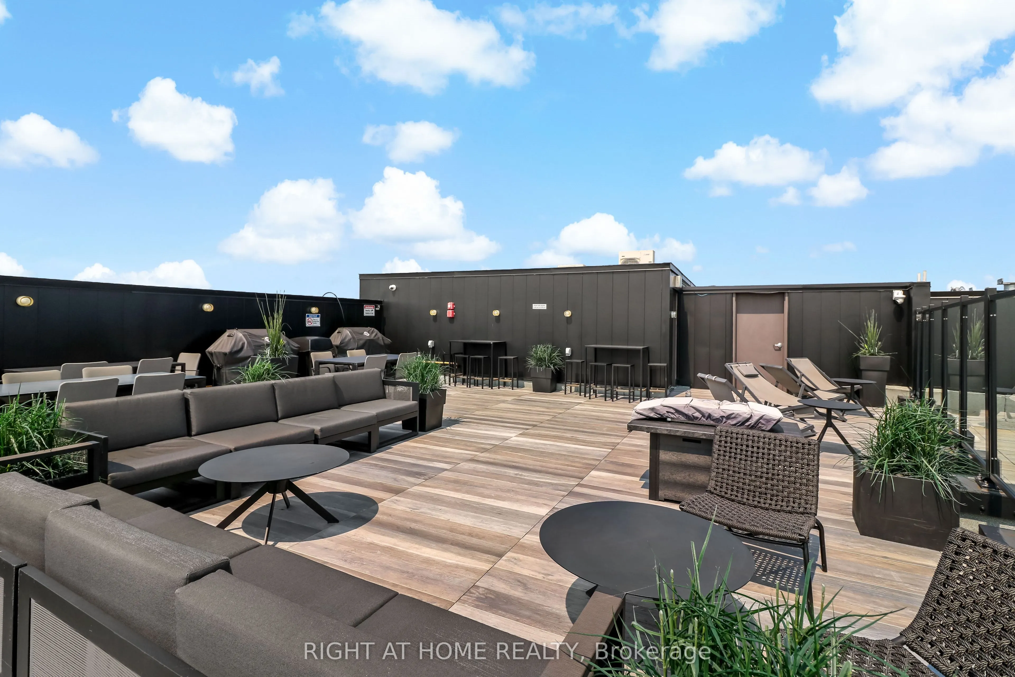 20 DALY Avenue, #2102