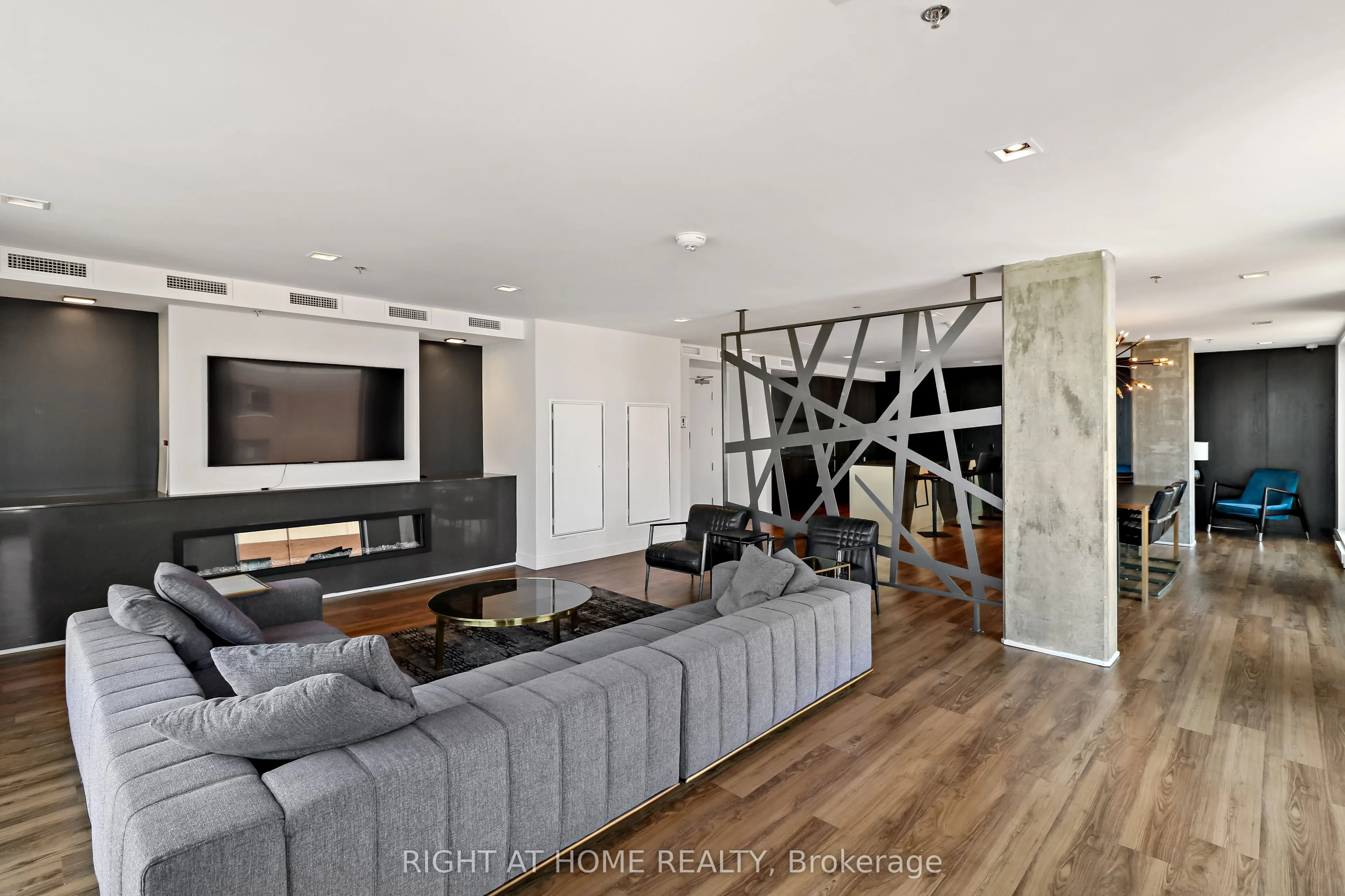 20 DALY Avenue, #2102