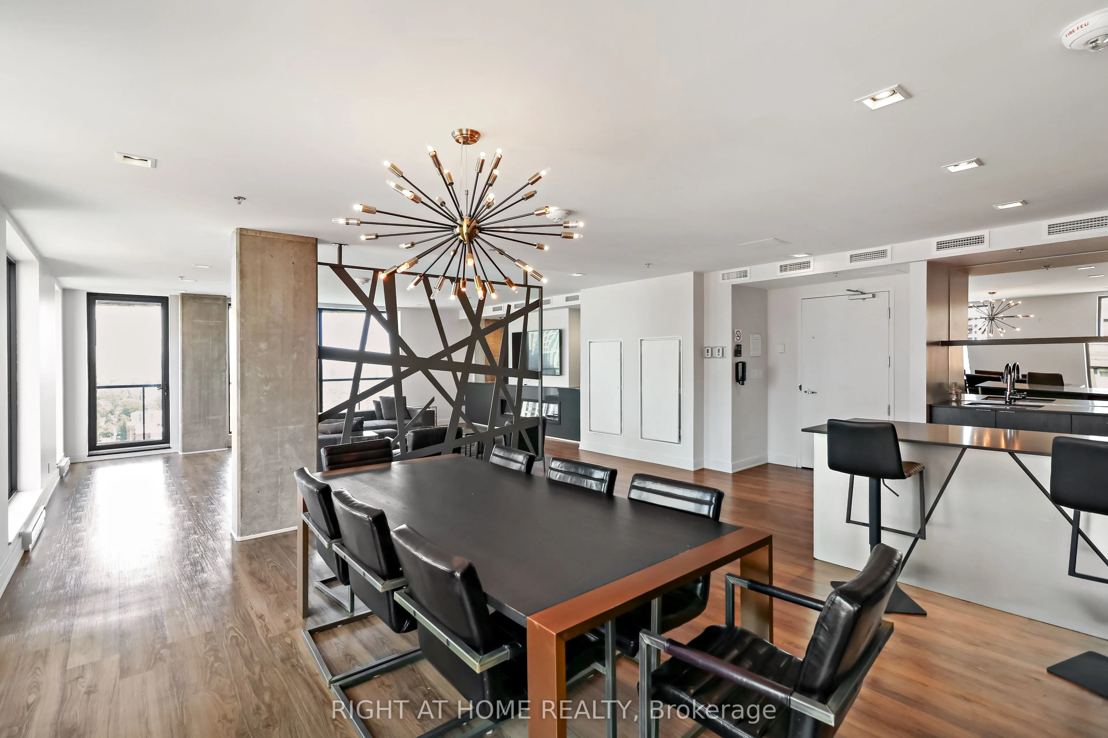 20 DALY Avenue, #2102