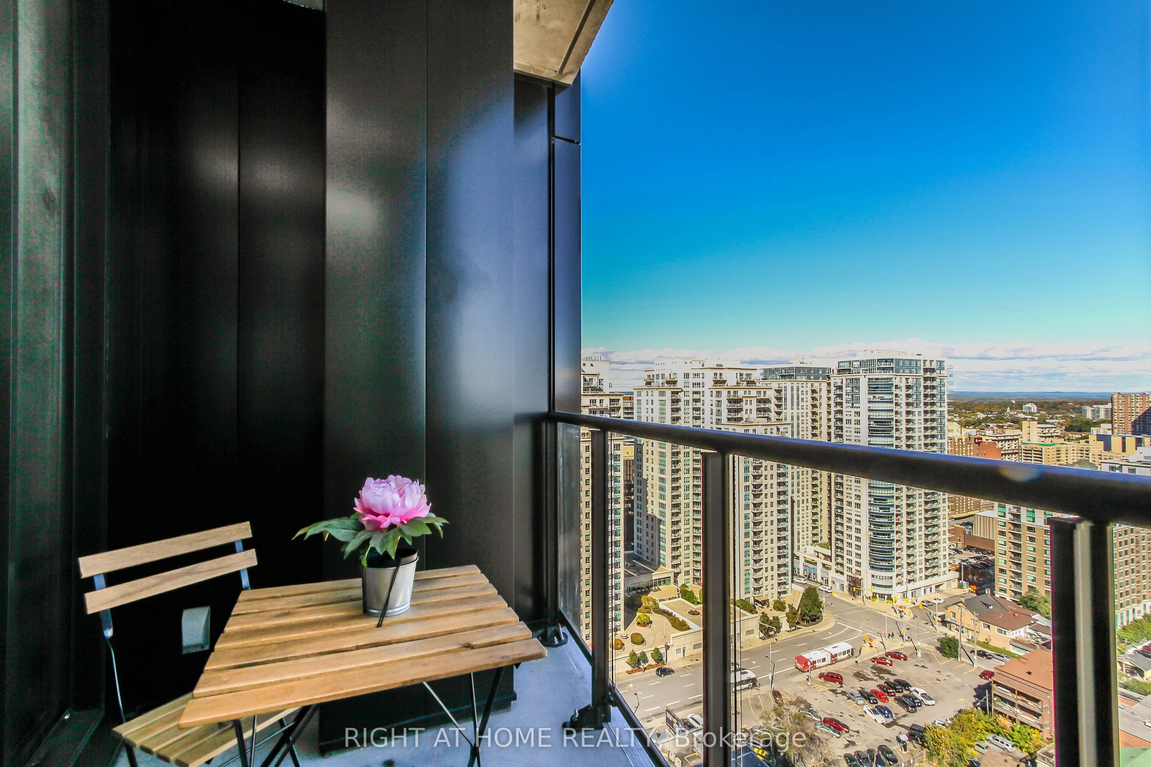 20 DALY Avenue, #2102