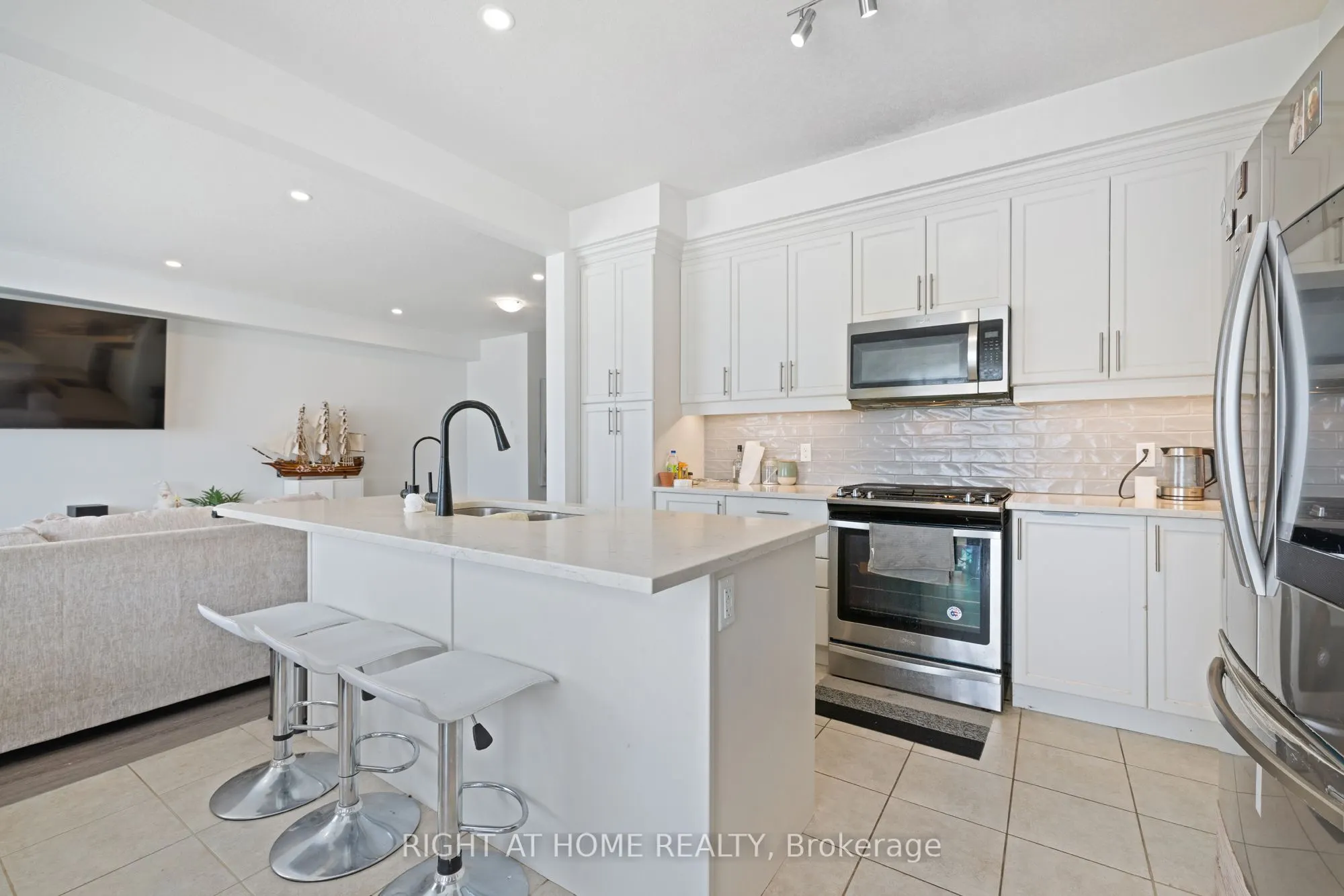 139 FREURE Drive