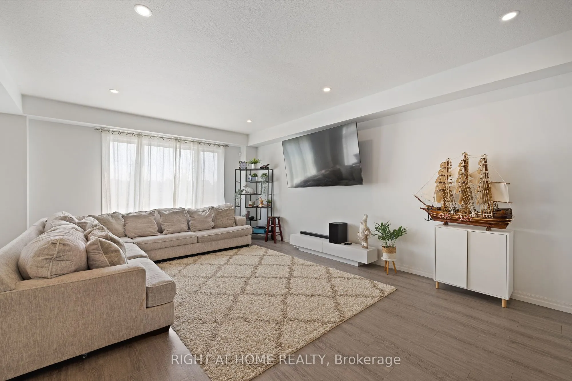 139 FREURE Drive