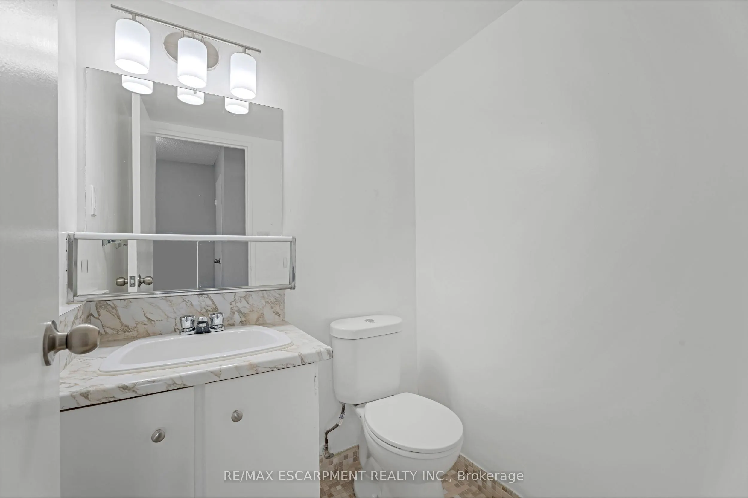 150 CHARLTON Avenue E, #3308