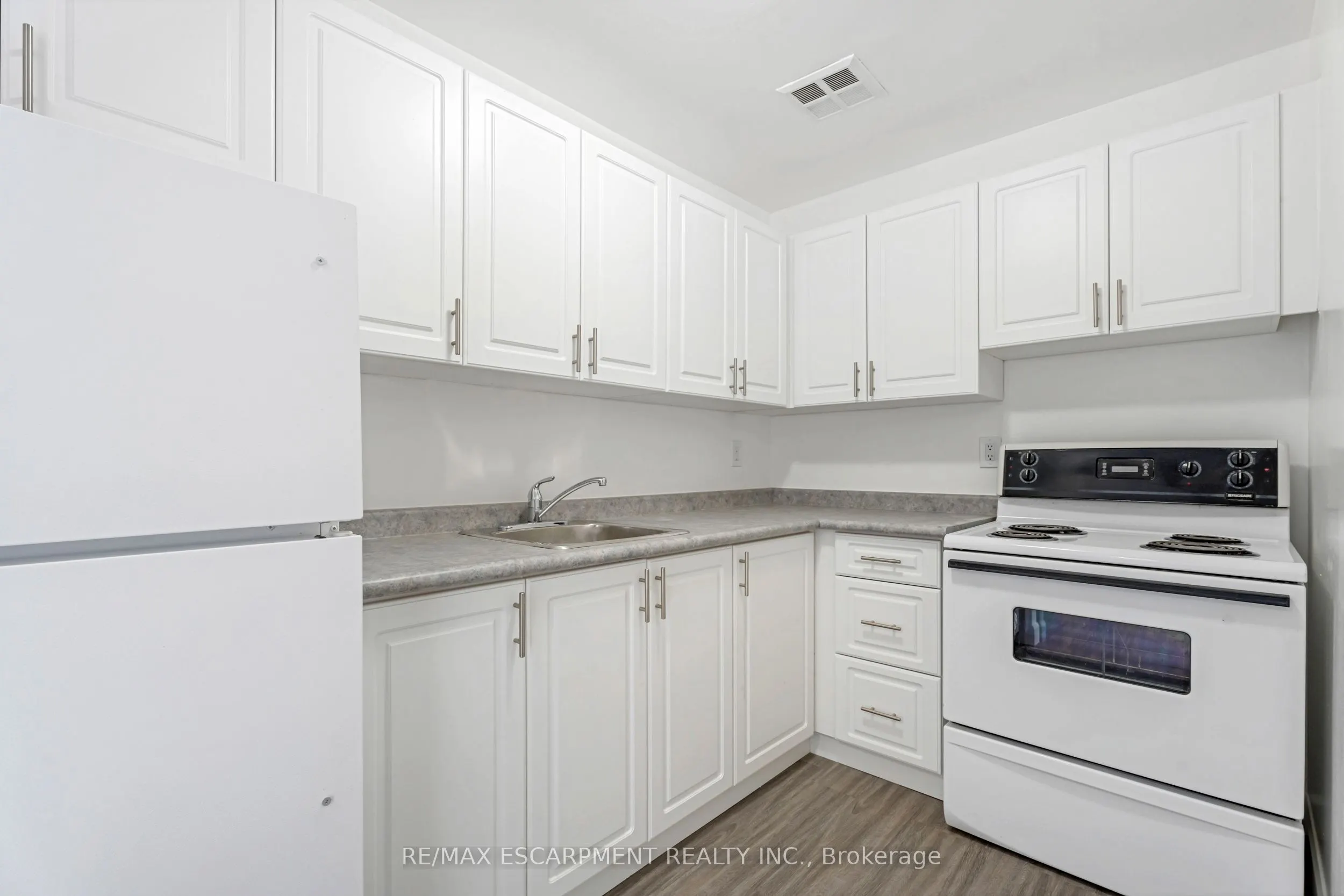 150 CHARLTON Avenue E, #3308