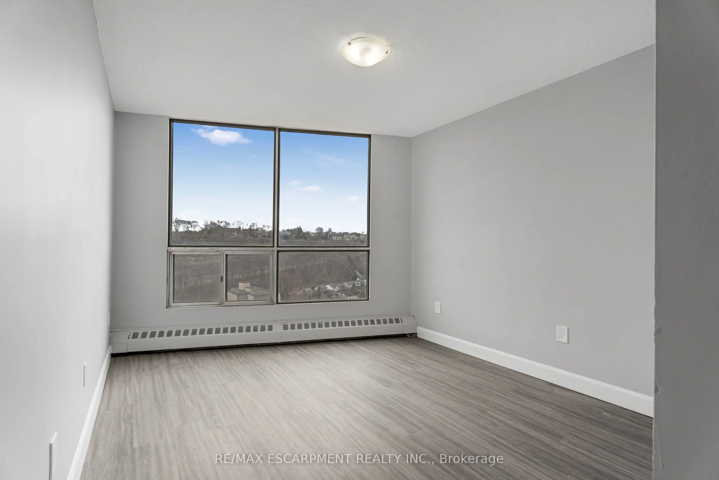 150 CHARLTON Avenue E, #3308