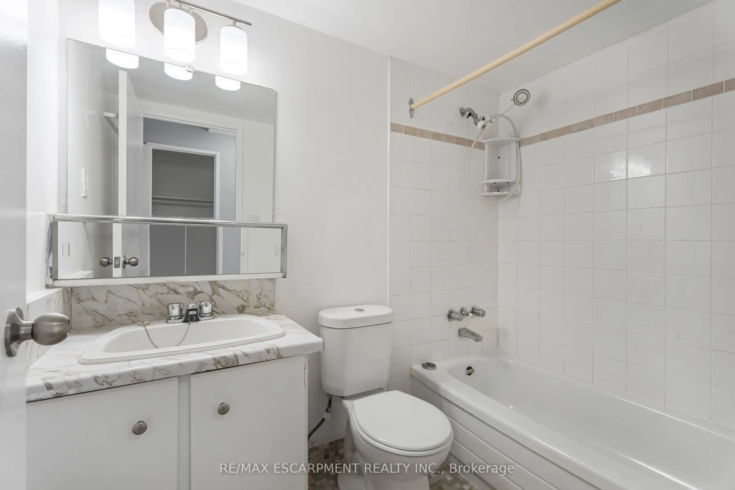 150 CHARLTON Avenue E, #3308