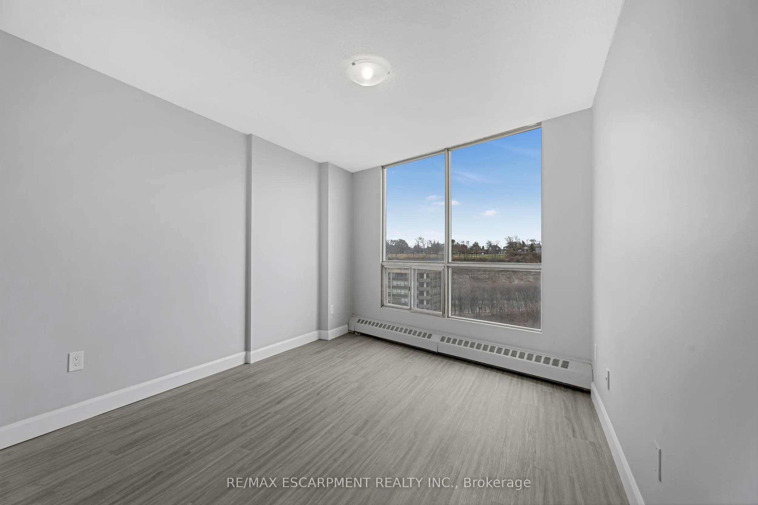 150 CHARLTON Avenue E, #3308