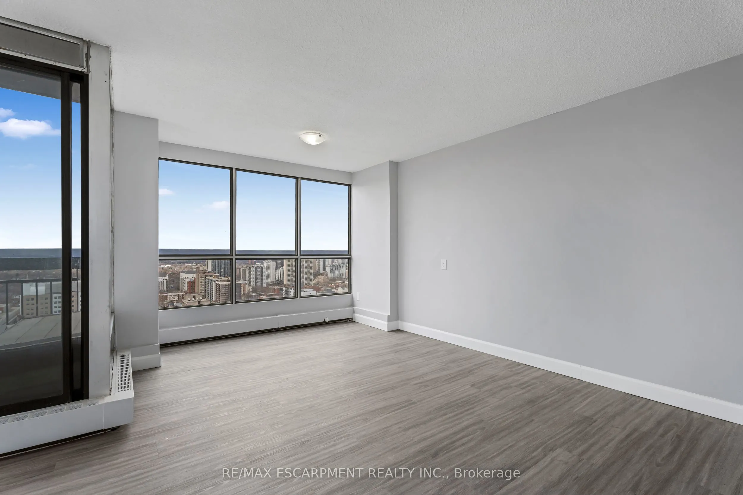 150 CHARLTON Avenue E, #3308