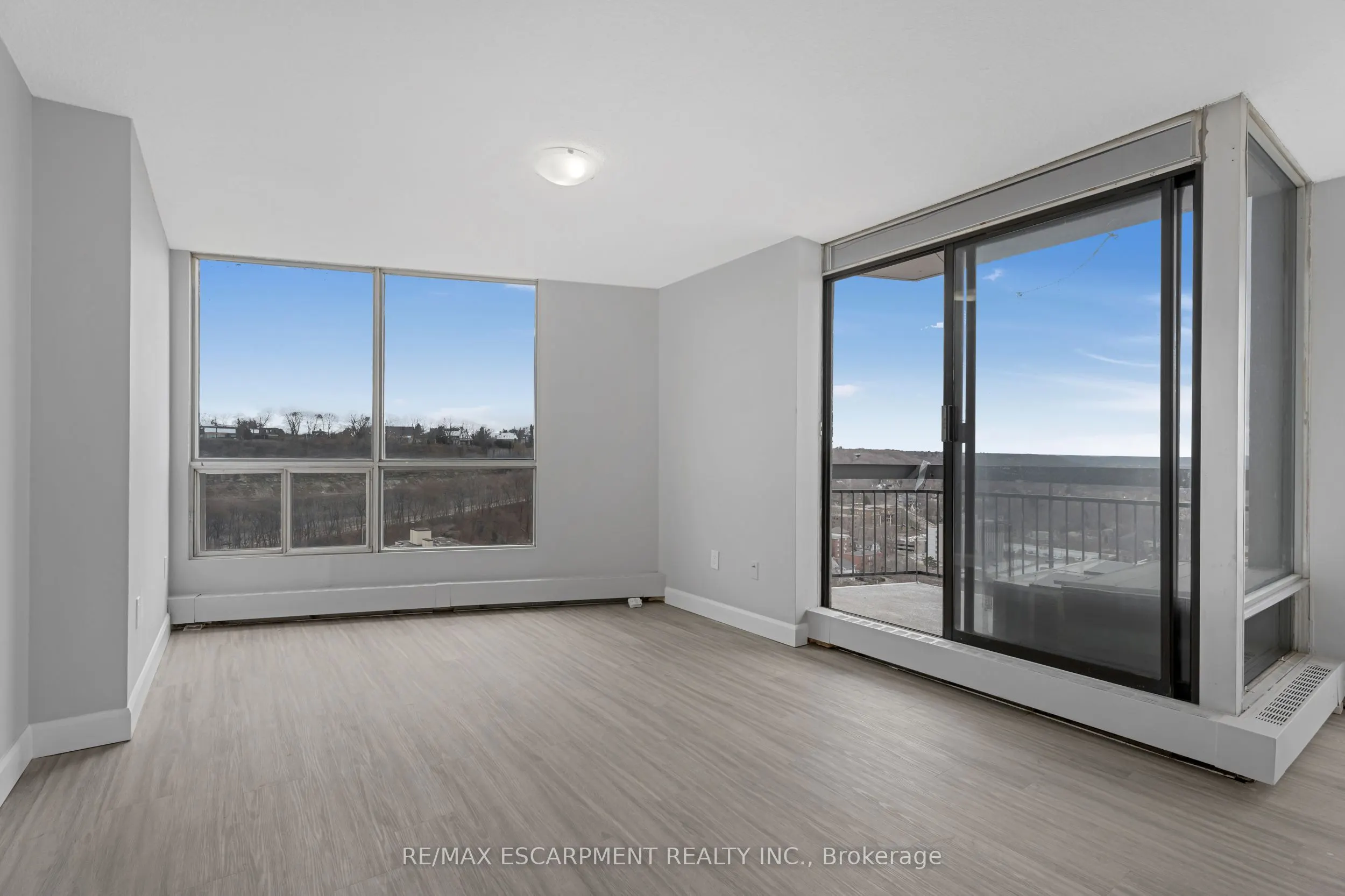150 CHARLTON Avenue E, #3308