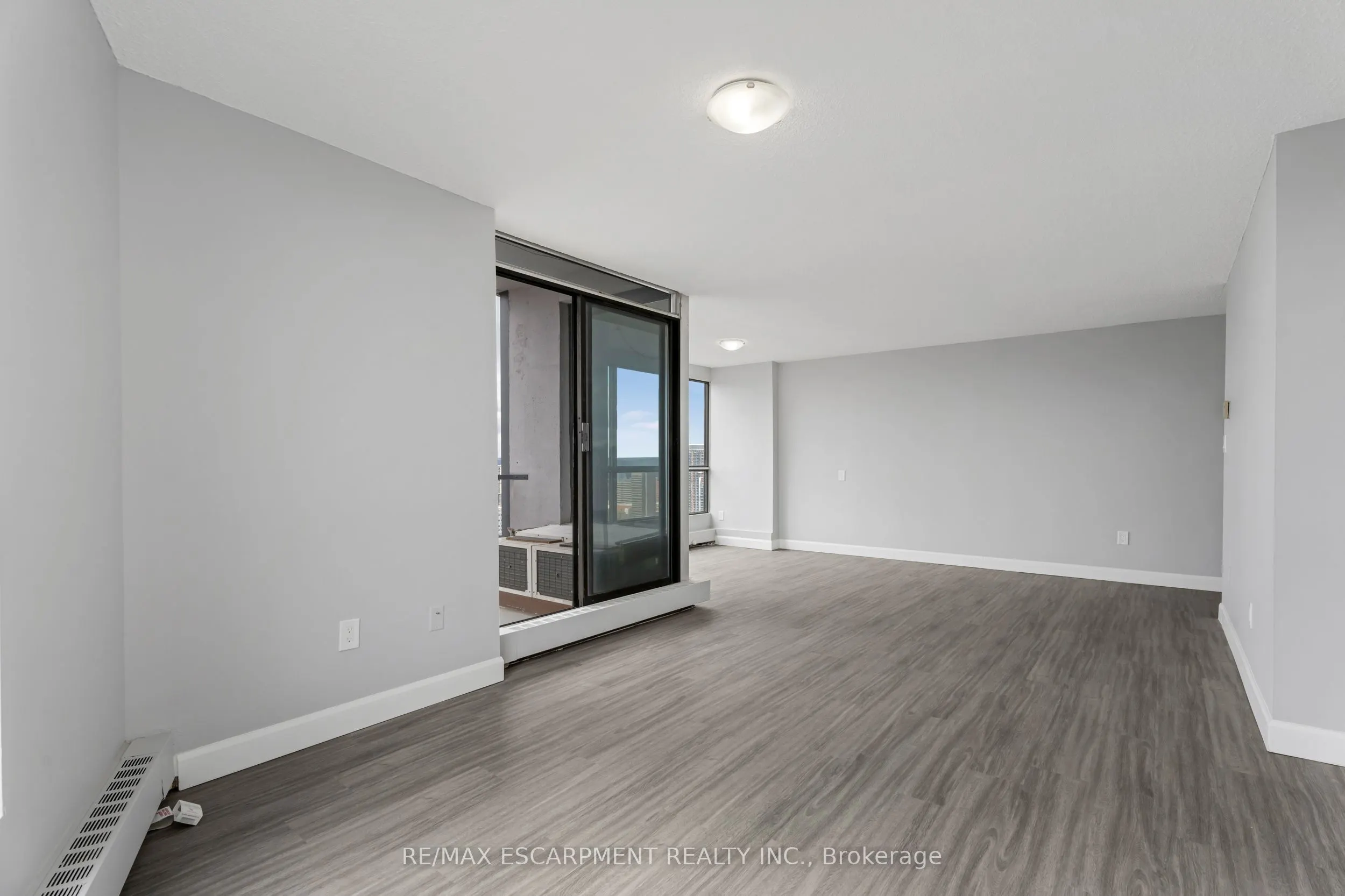 150 CHARLTON Avenue E, #3308