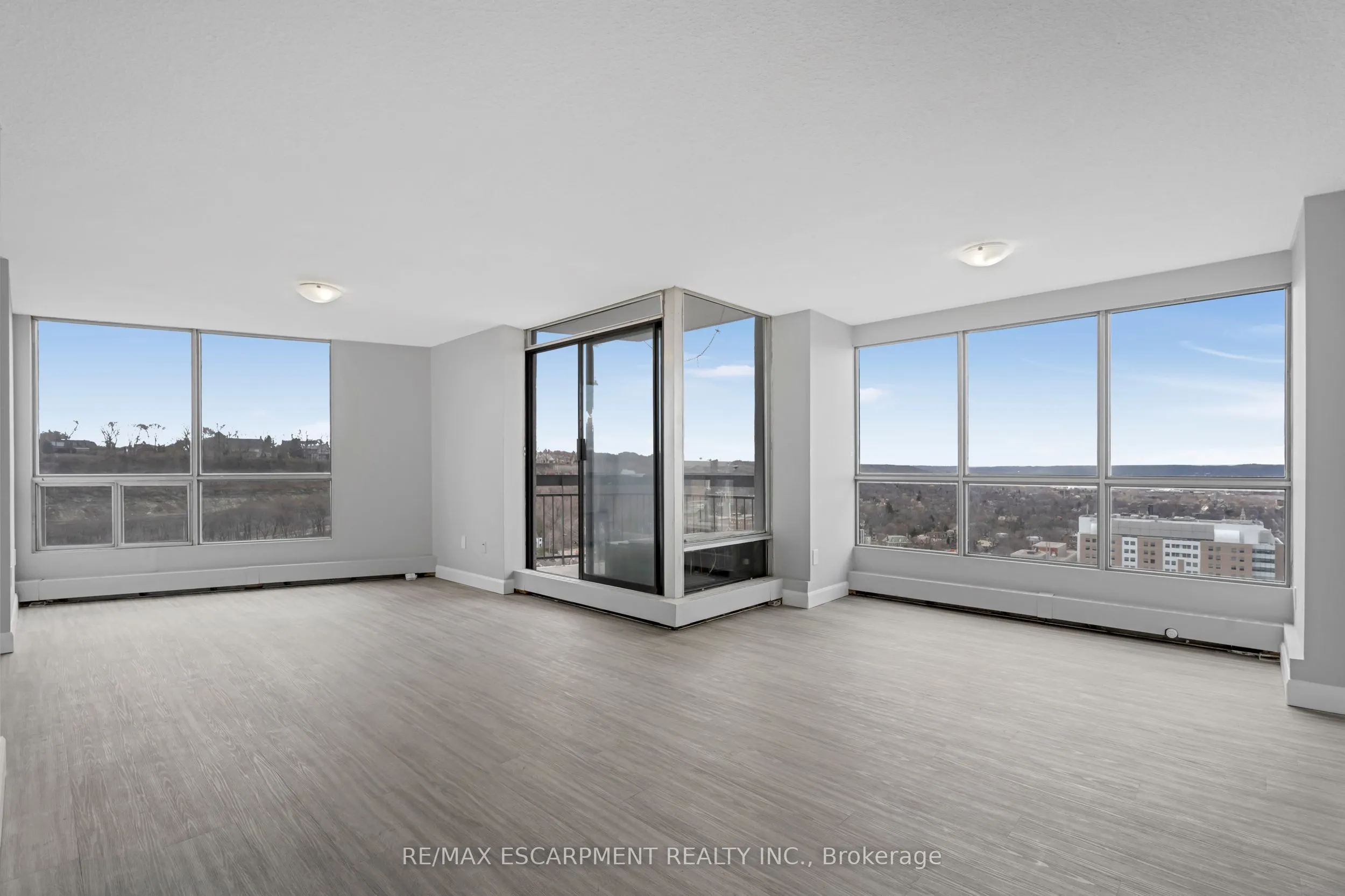 150 CHARLTON Avenue E, #3308