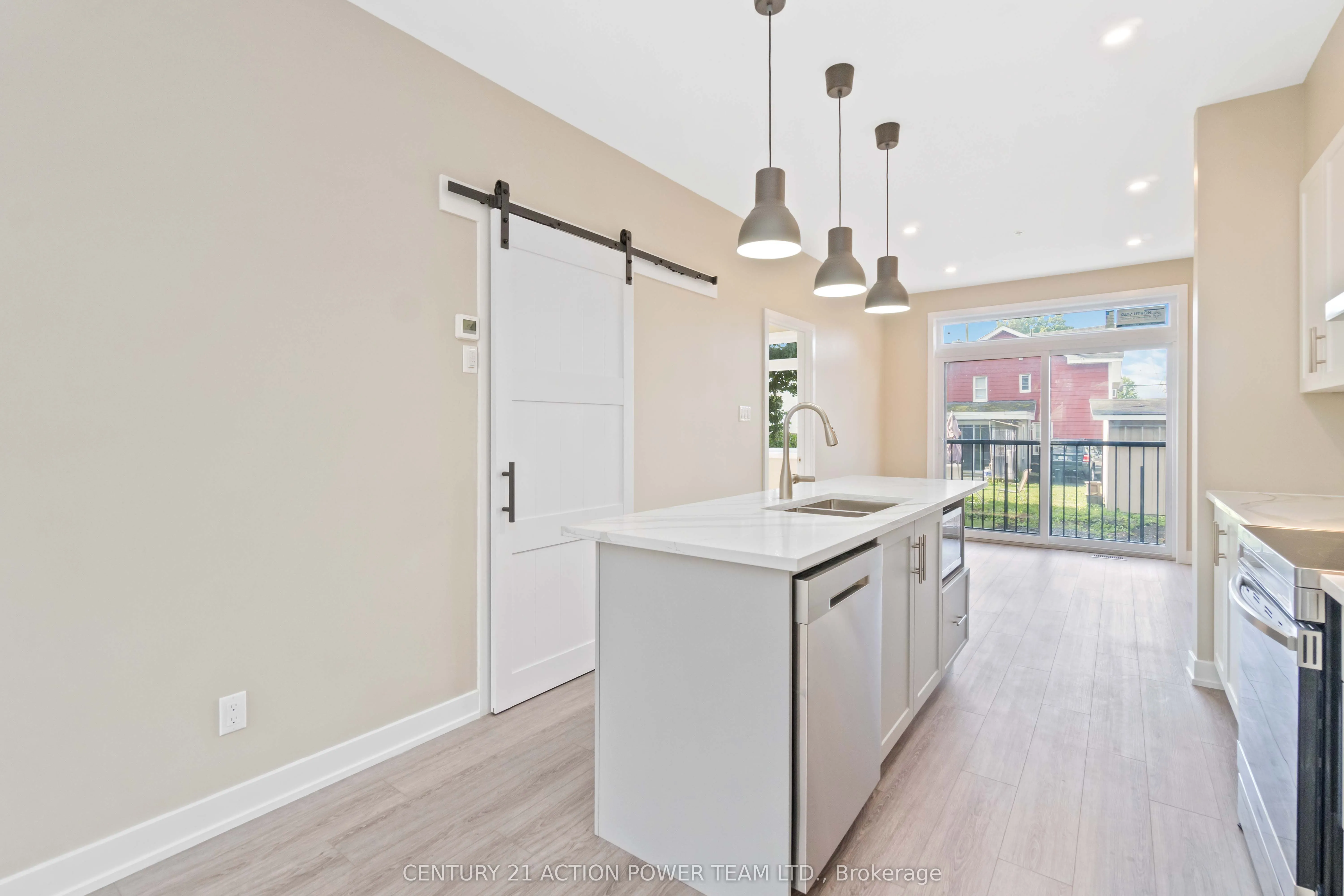 280 LEVIS Avenue, #3
