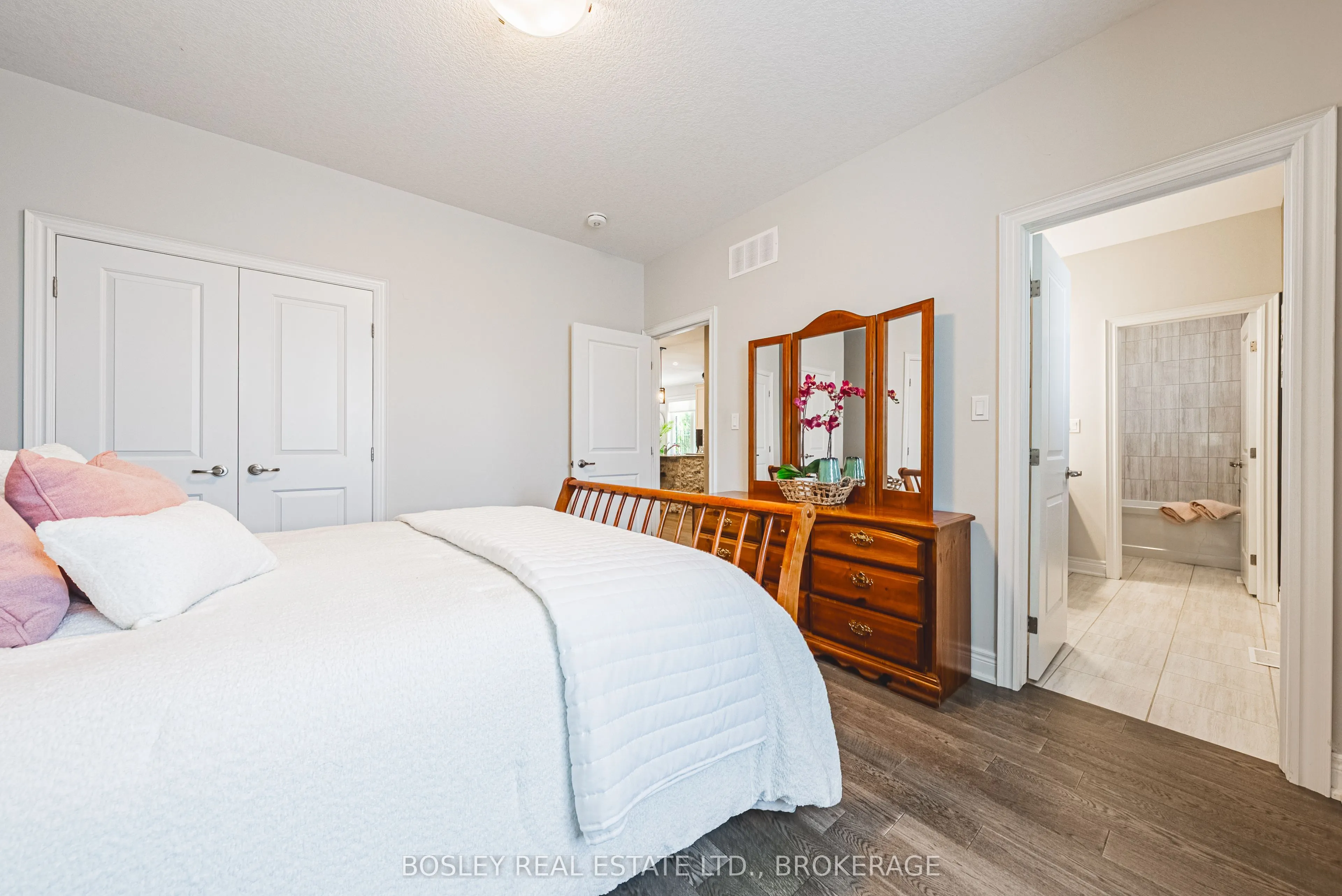 2848 King Street, #10