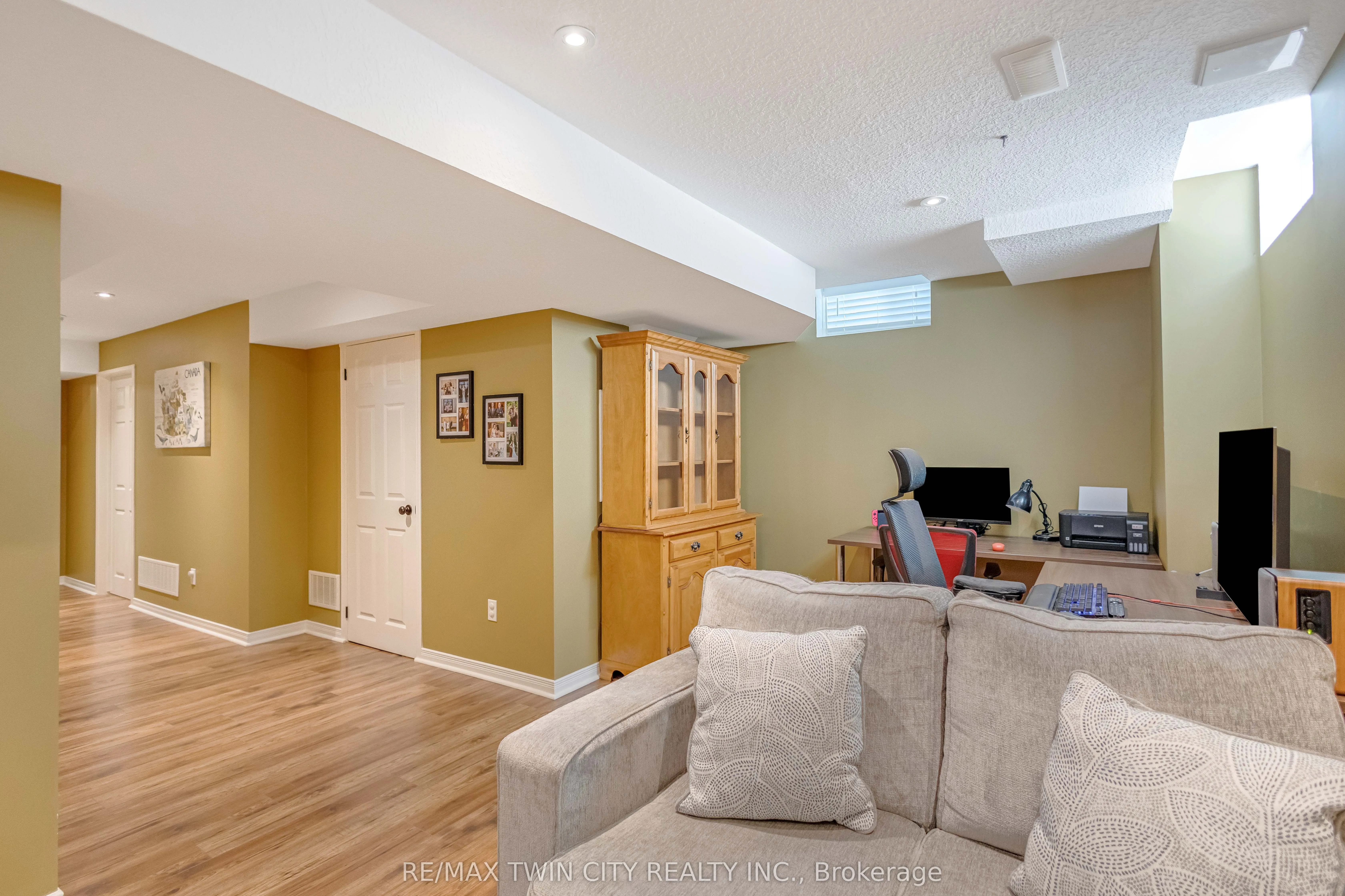 27 Shantz Street