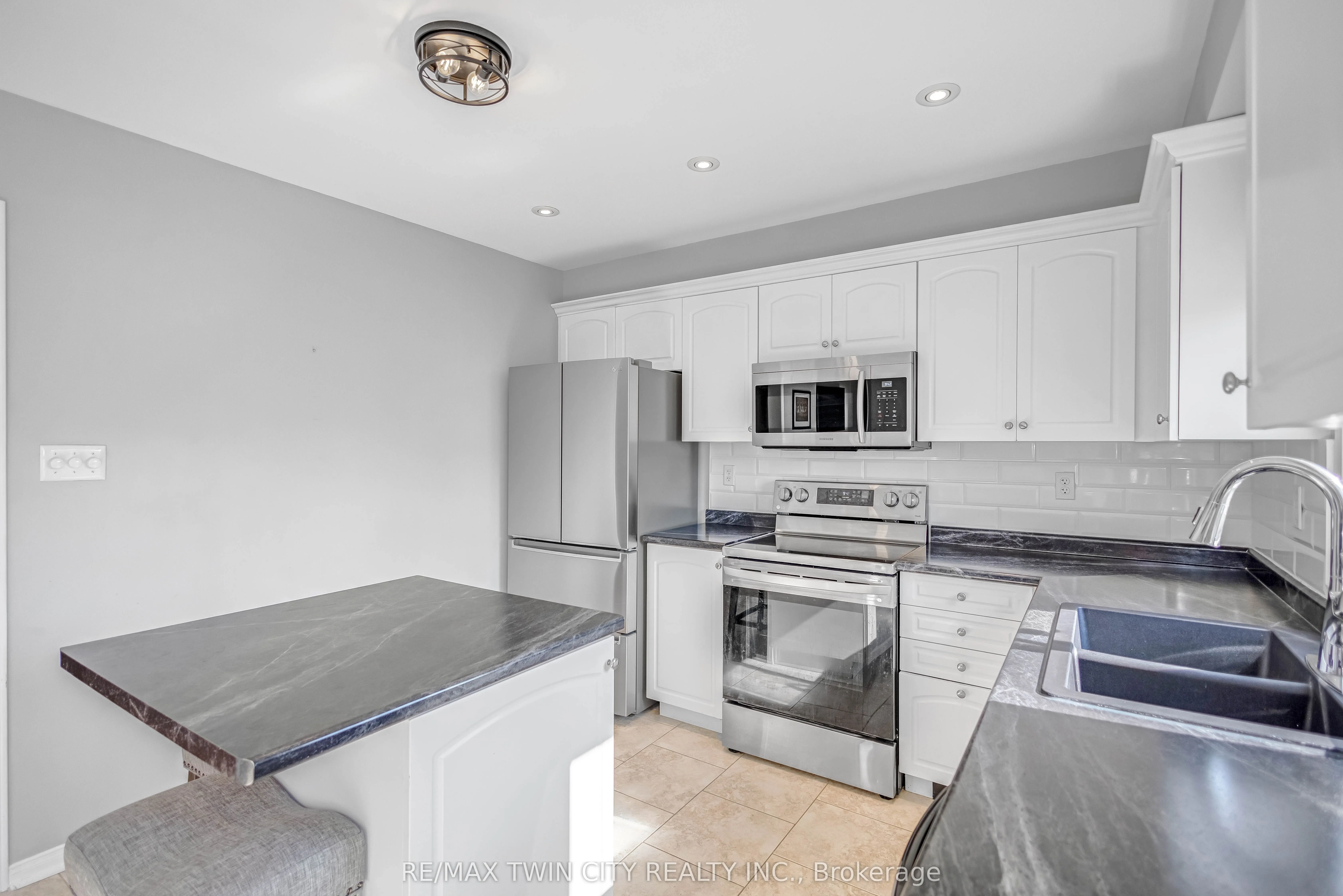 27 Shantz Street