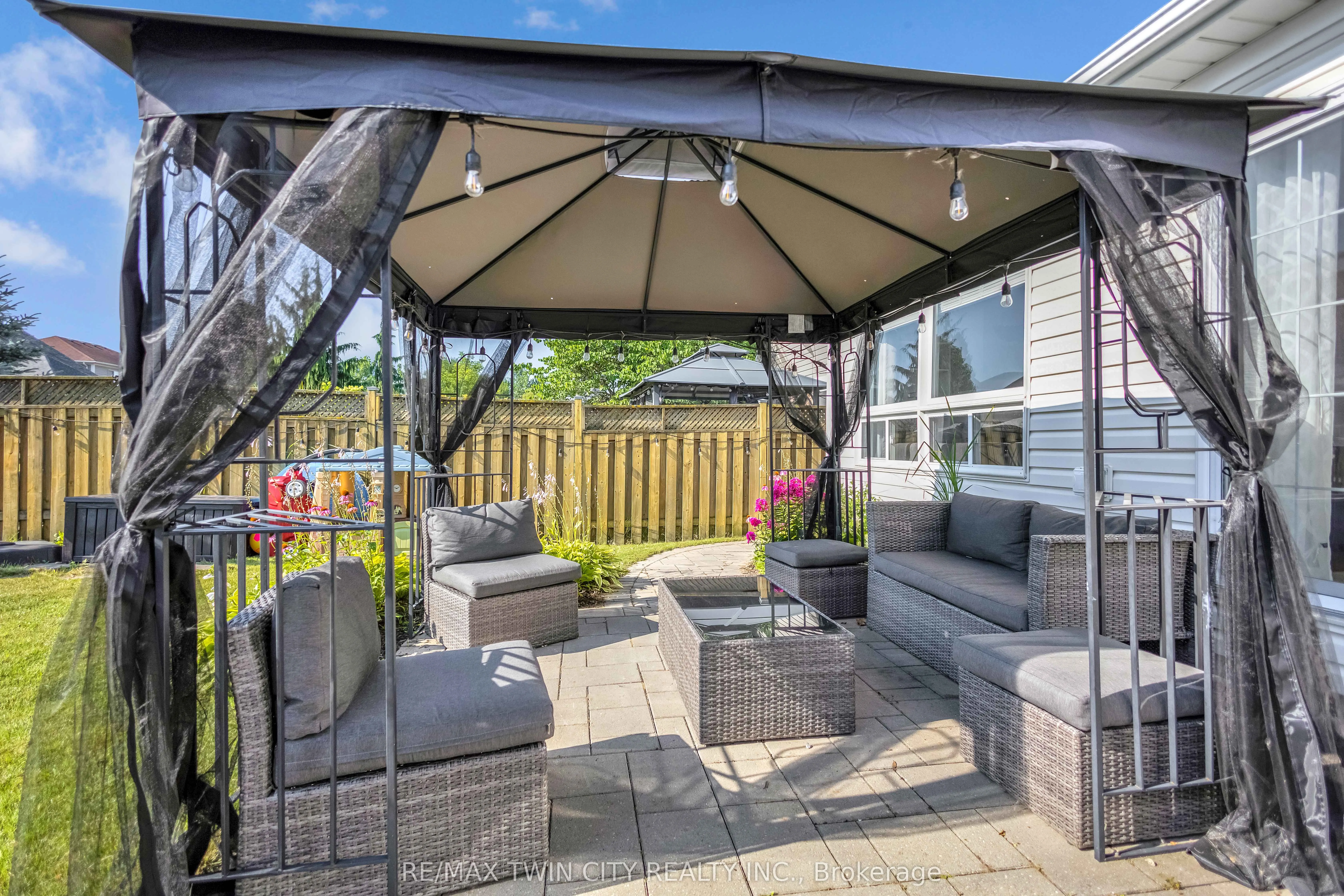 27 Shantz Street