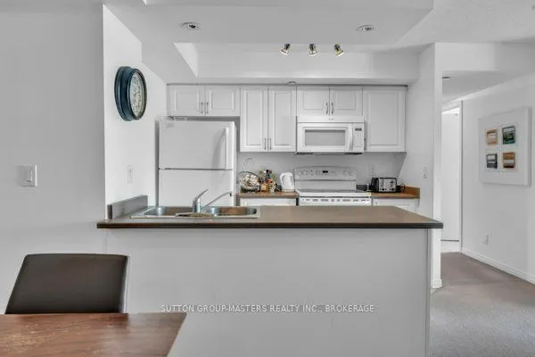 121 Queen Street, #506