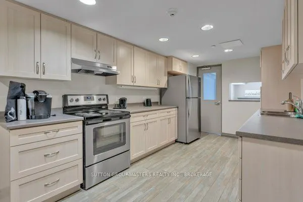 121 Queen Street, #506