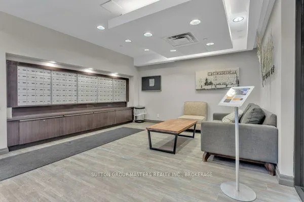 121 Queen Street, #506