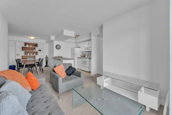 121 Queen Street, #506