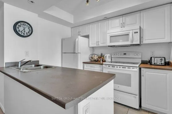 121 Queen Street, #506