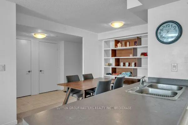 121 Queen Street, #506
