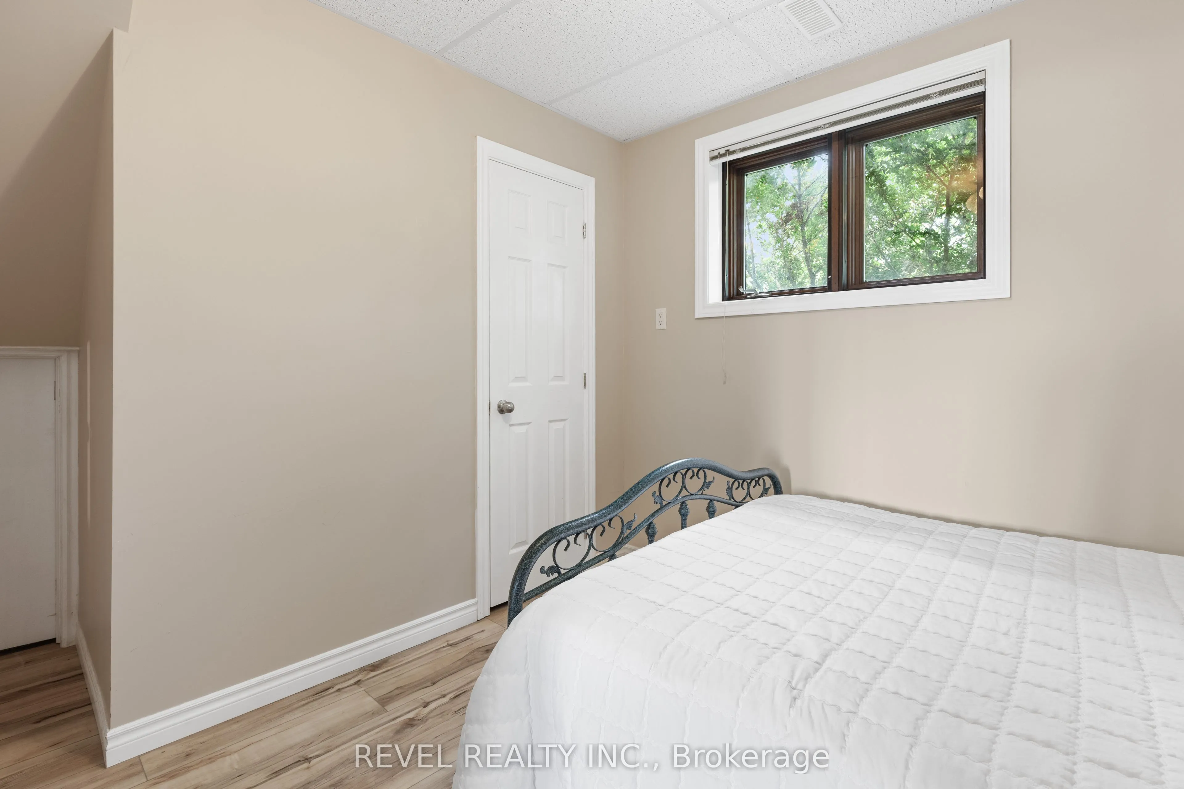 126 Pinewood Boulevard