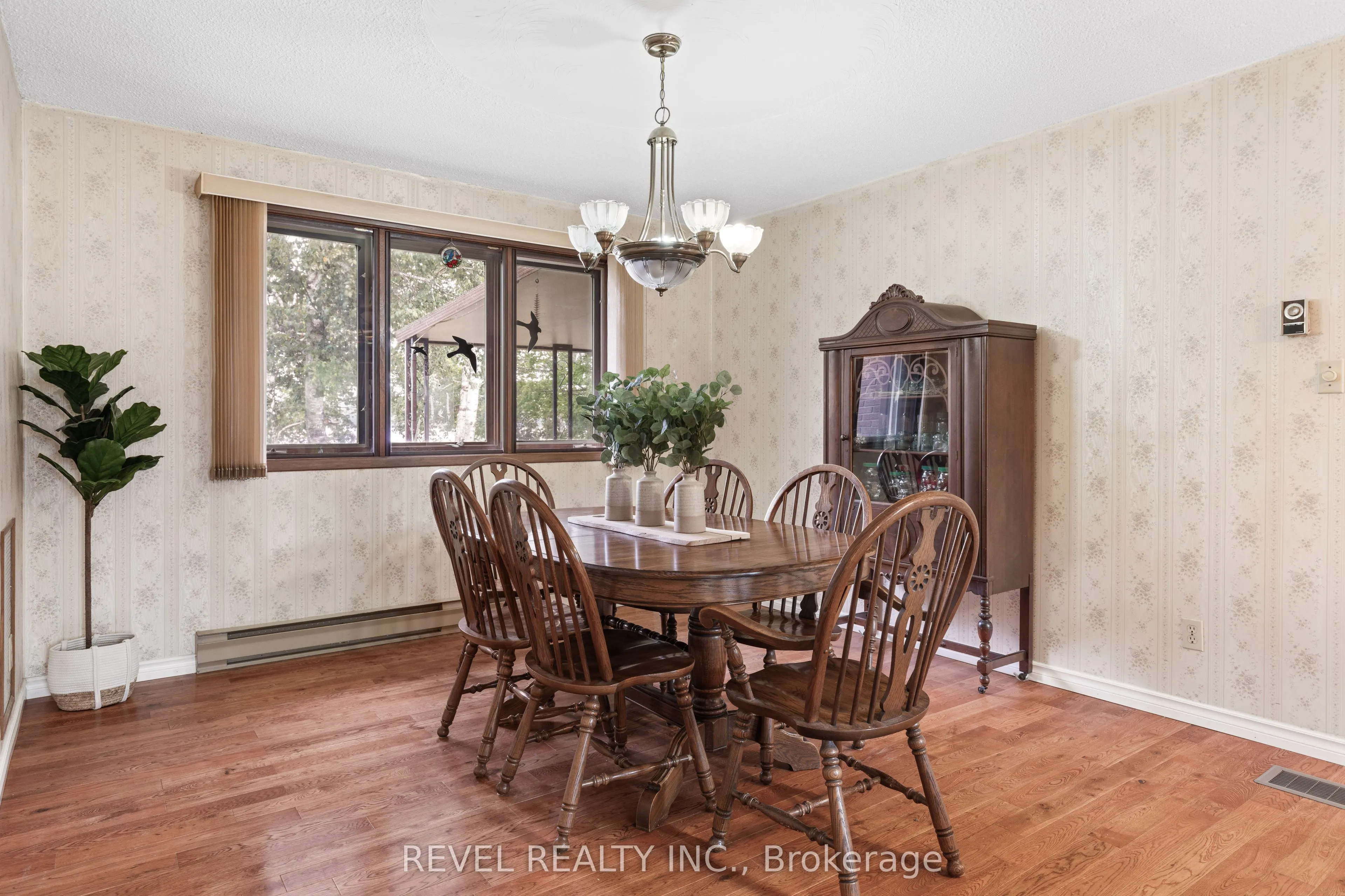 126 Pinewood Boulevard