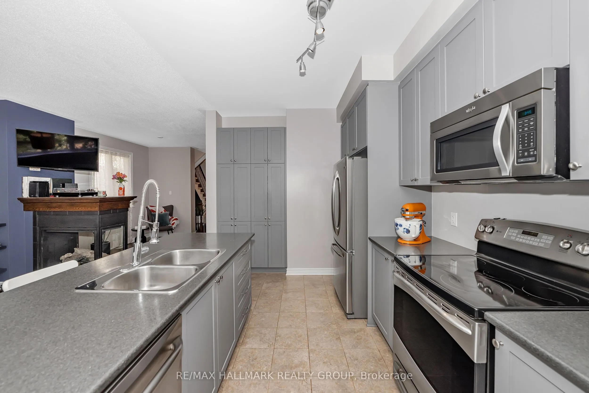 771 Hazelnut Crescent